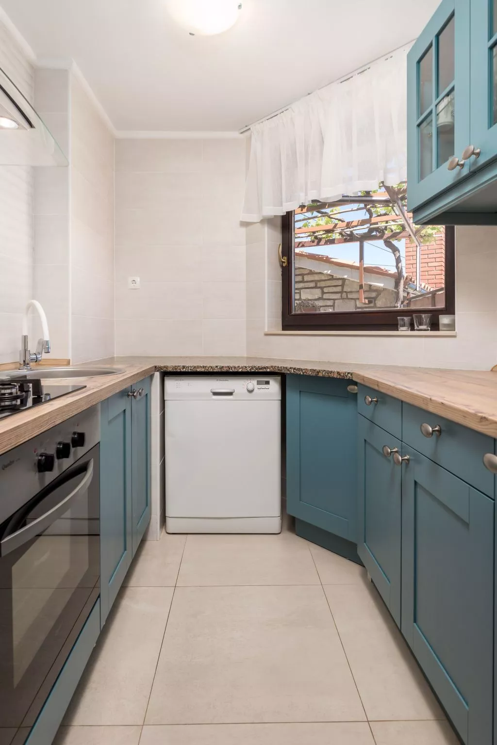 Mit großem Garten und Pool-Binnen