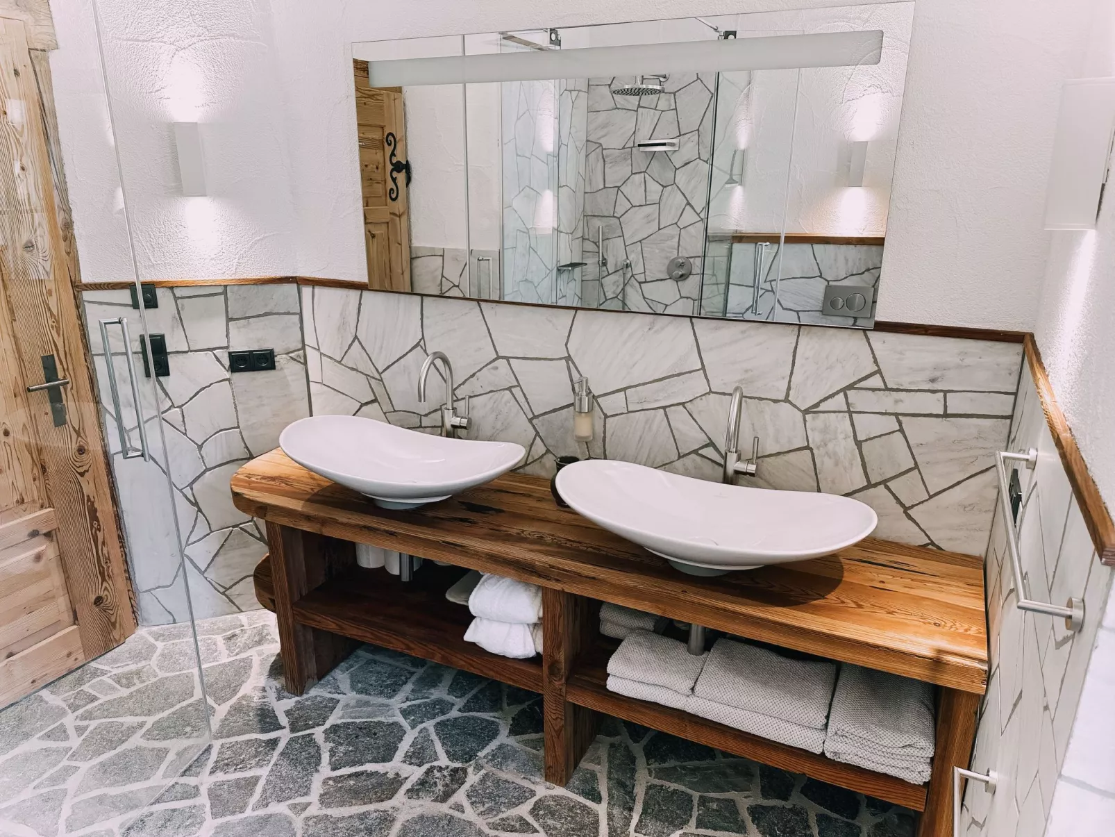 Studio Wasserfall-Binnen