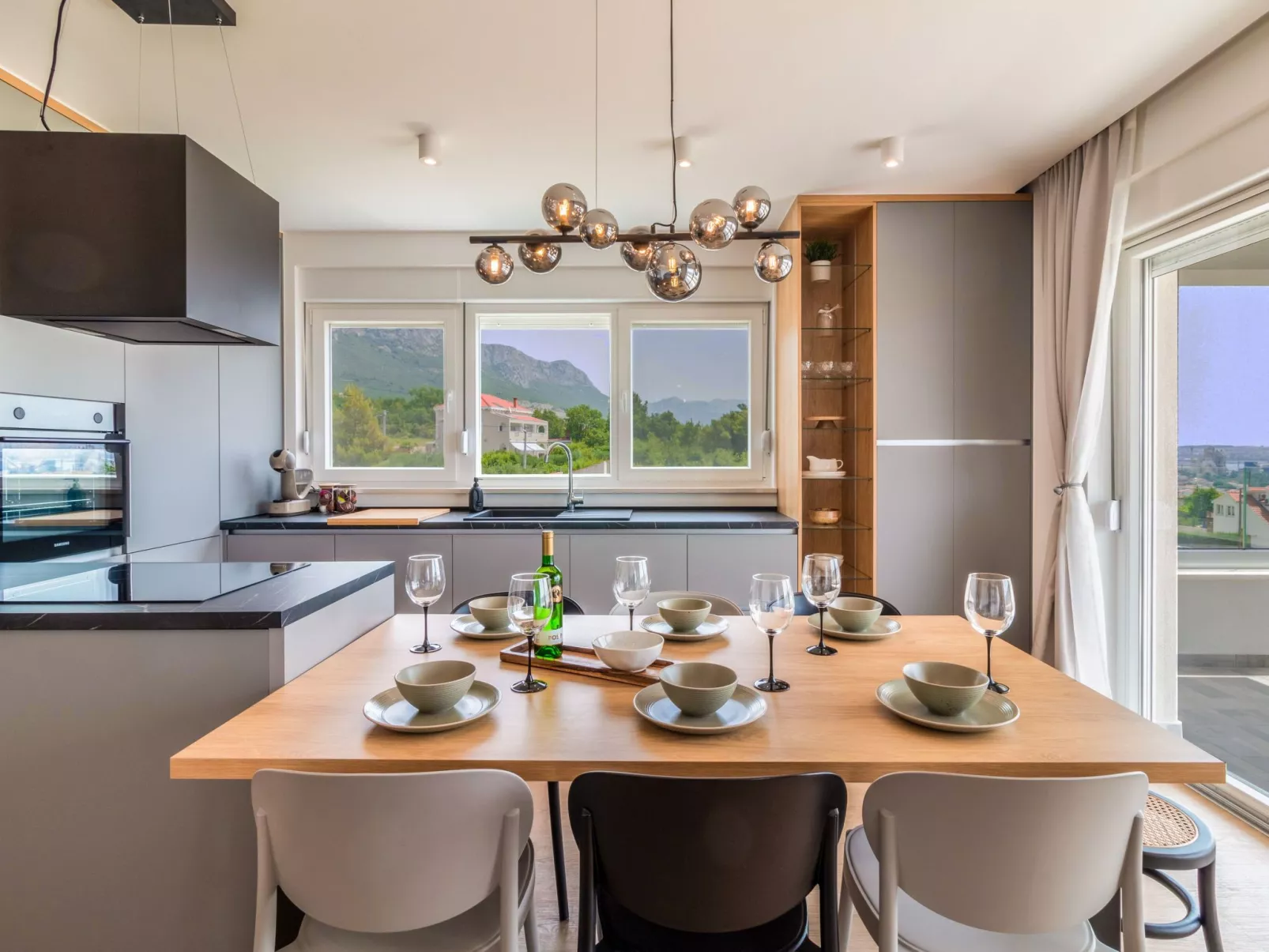 Villa Olea- Pool, Grill, Nähe Flughafen Split-Binnen