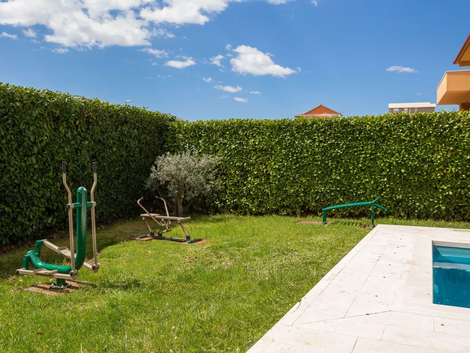 In Dugopolje mit Beheiztem Pool-Buiten