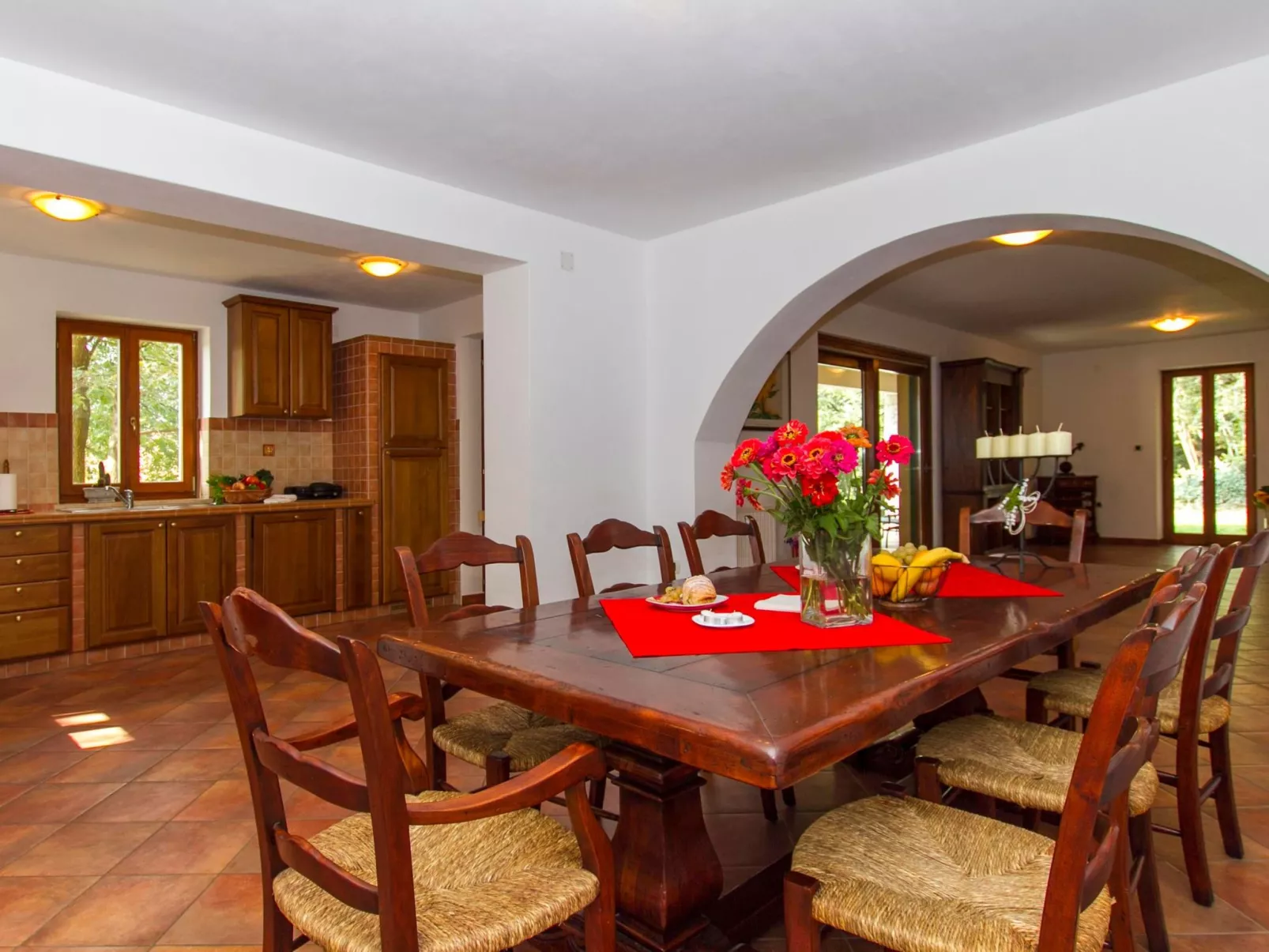 Familiäre 5-Schlafzimmer-Villa mit Gemeinschaftspools-Image-tags.info