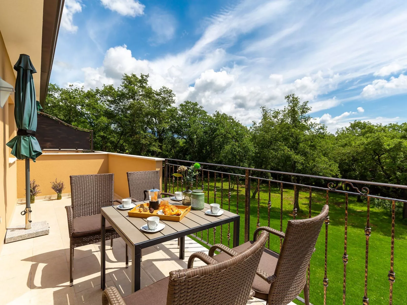 Modernes Apartment mit Balkon und Gemeinschaftsgarten am Waldrand-Buiten