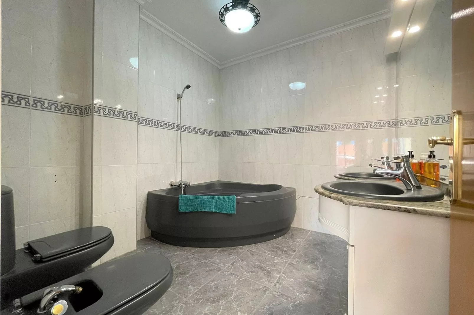 Apartamento amplio y cómodo en Los Alcazares-Badkamer