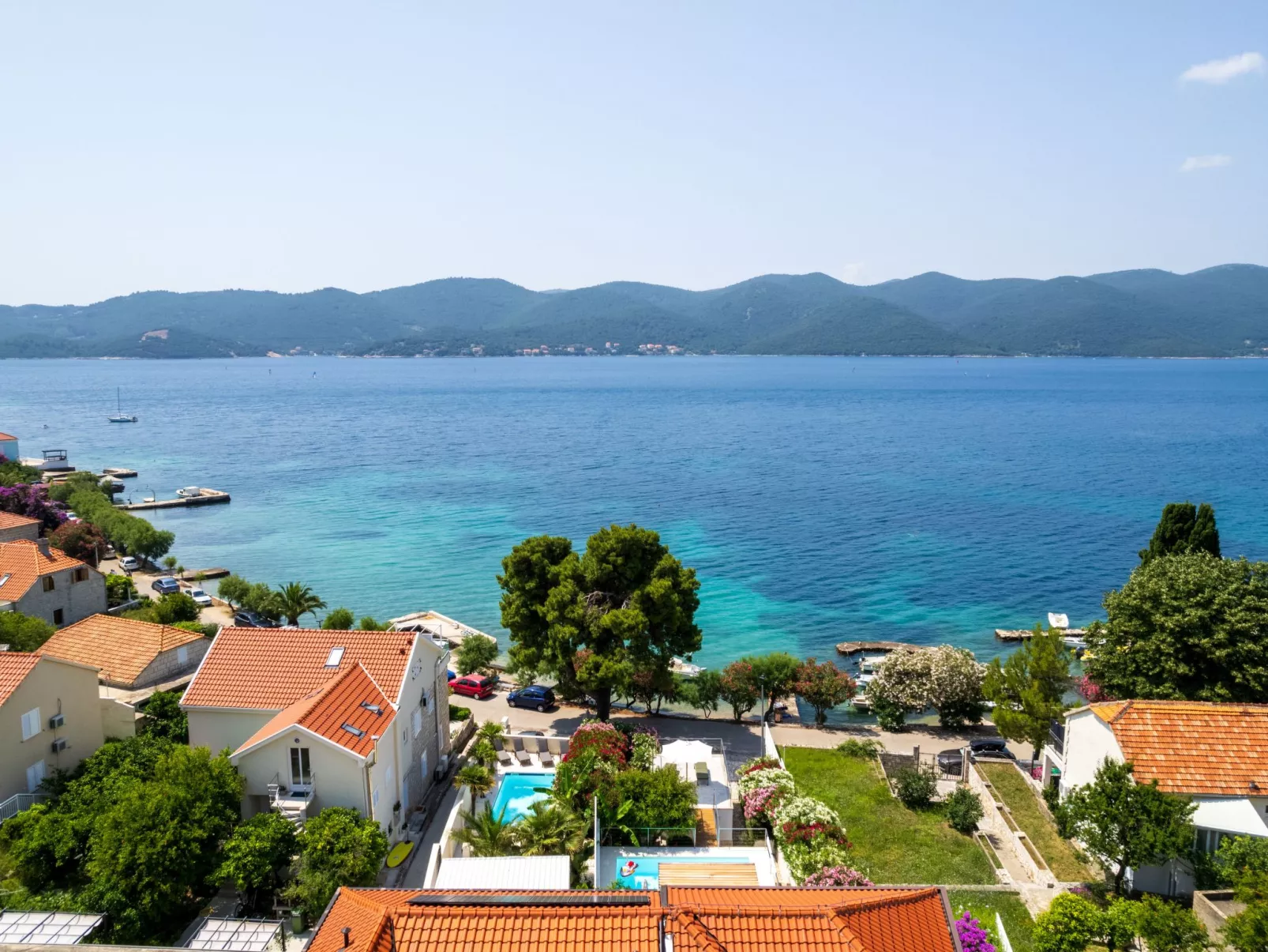 Suartini Viganj mit einem Pool-Buiten