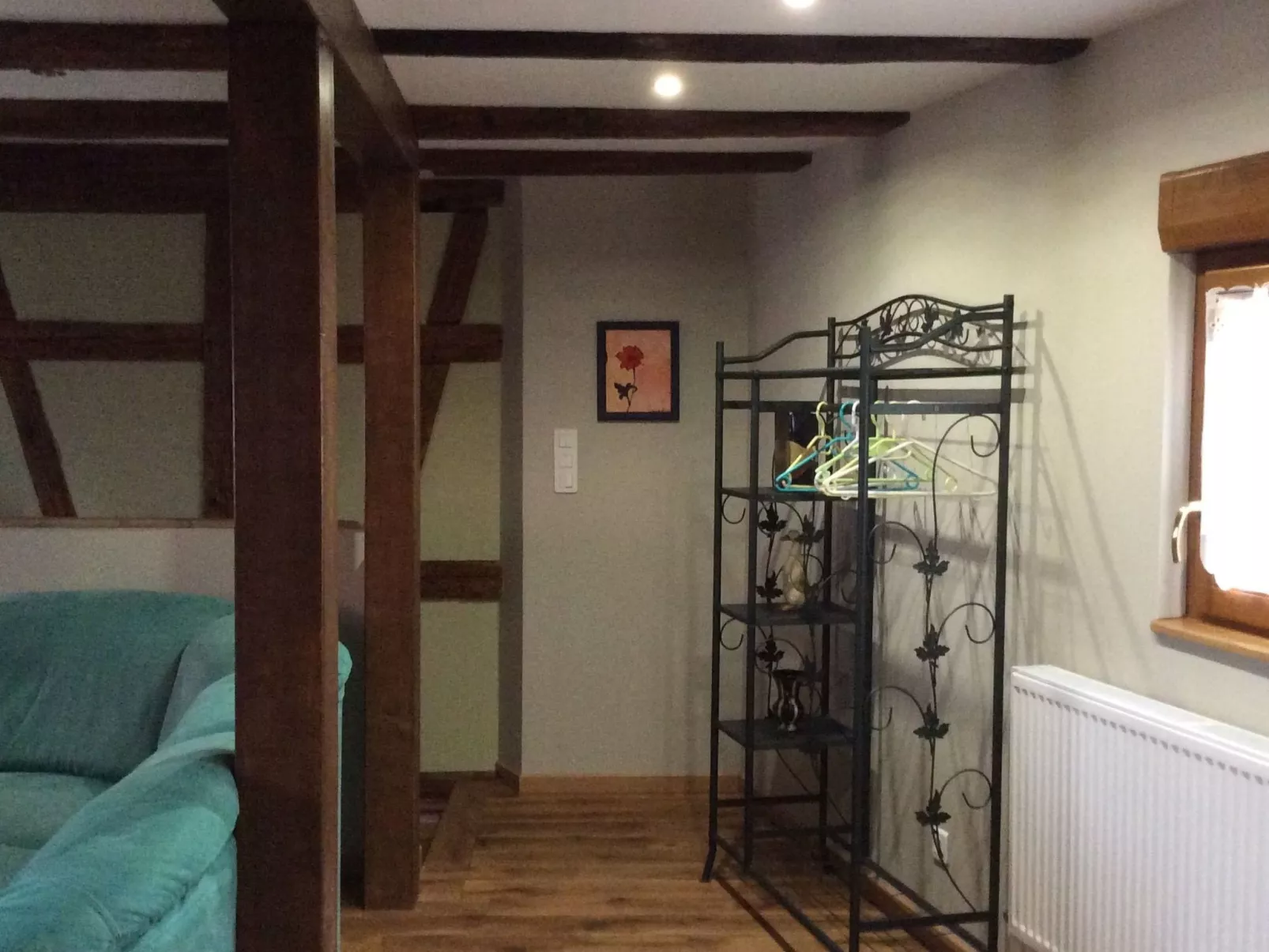 Dorfhaus mit Privatparkplatz - Binnen