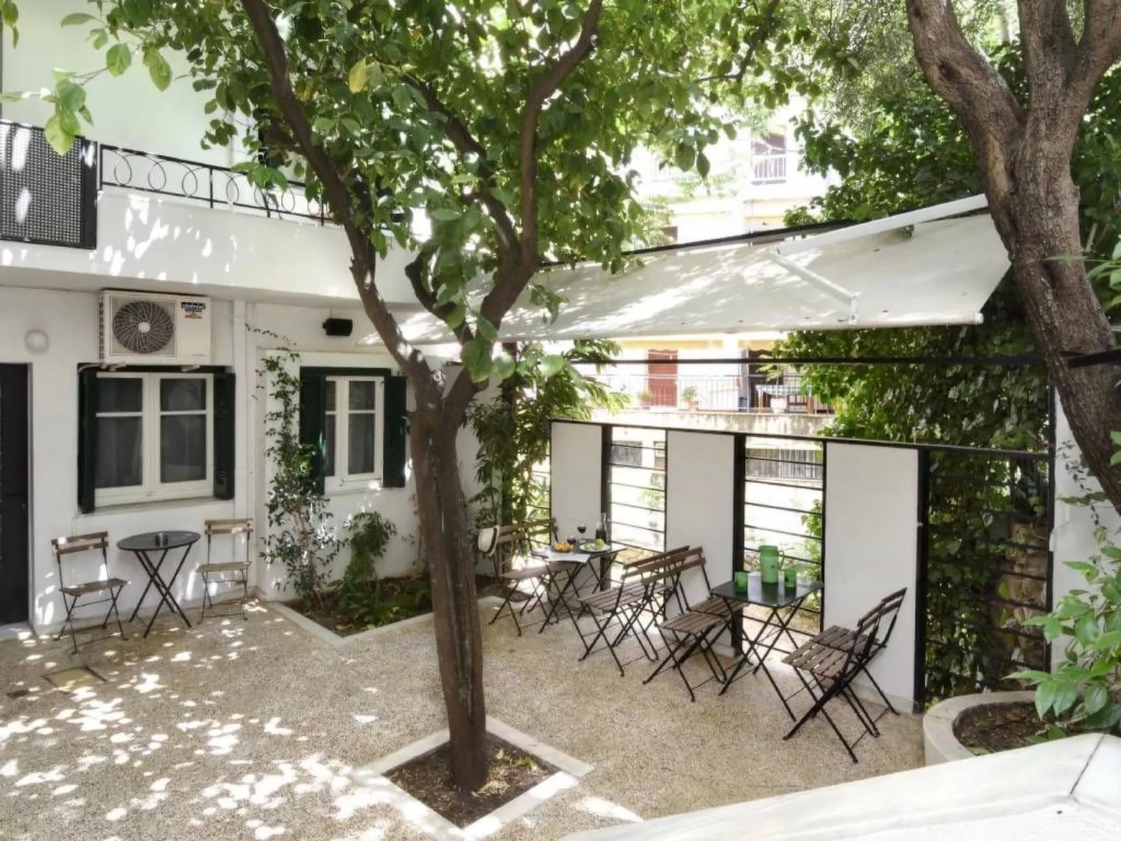 Studio "Purple Heart" mit Terrasse-Buiten