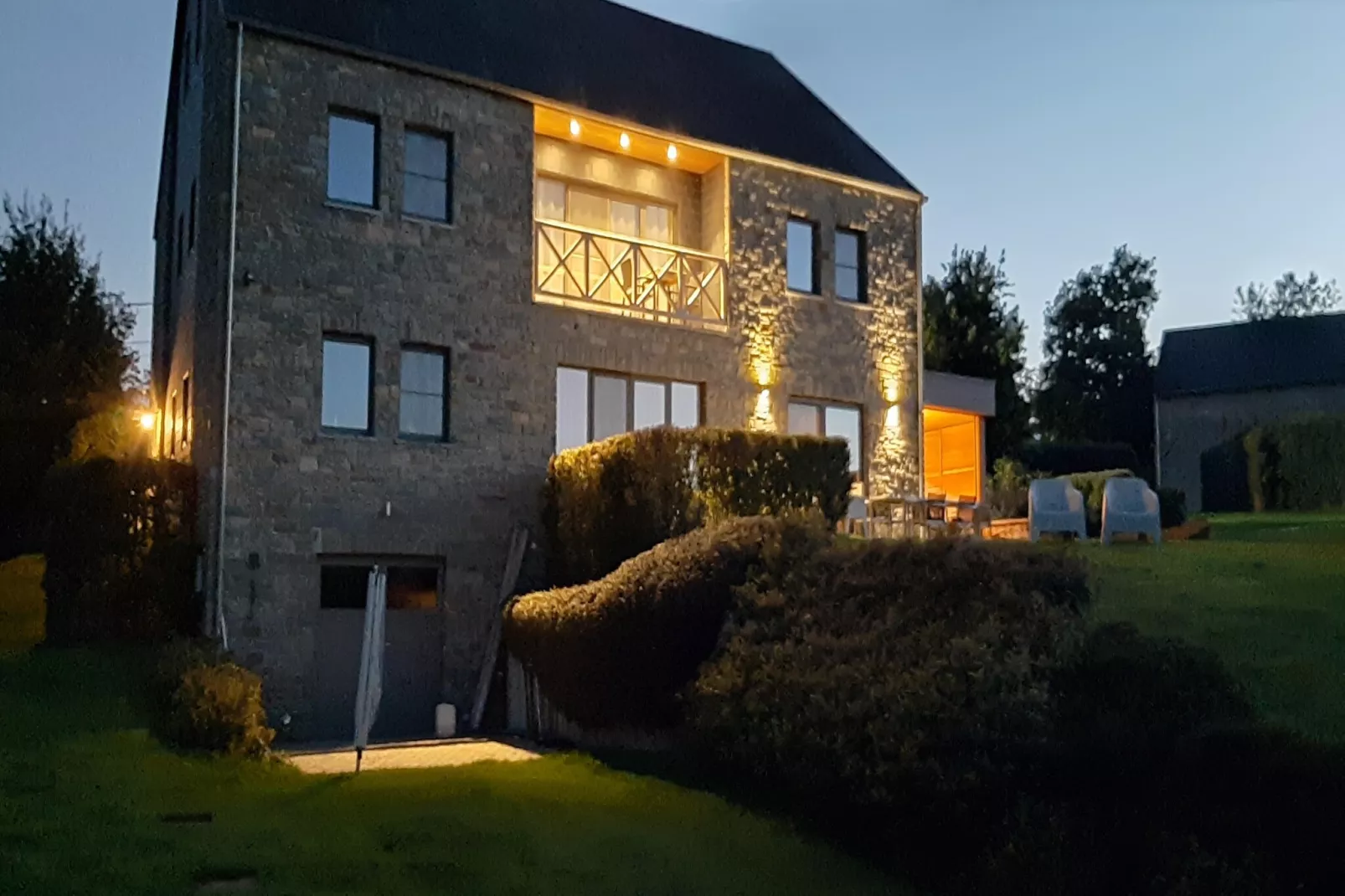 Le Vieux Chene-Buitenkant zomer