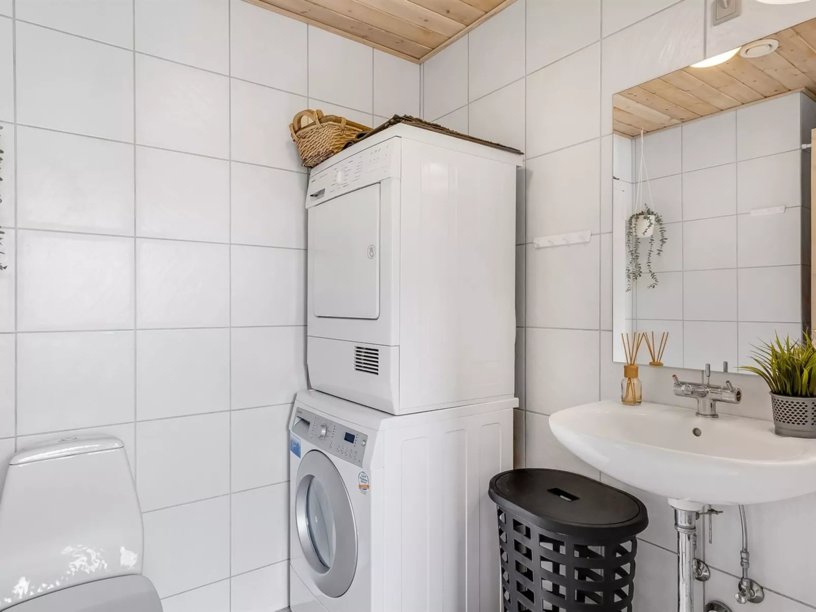 "Marlise" - 2.5km from the sea