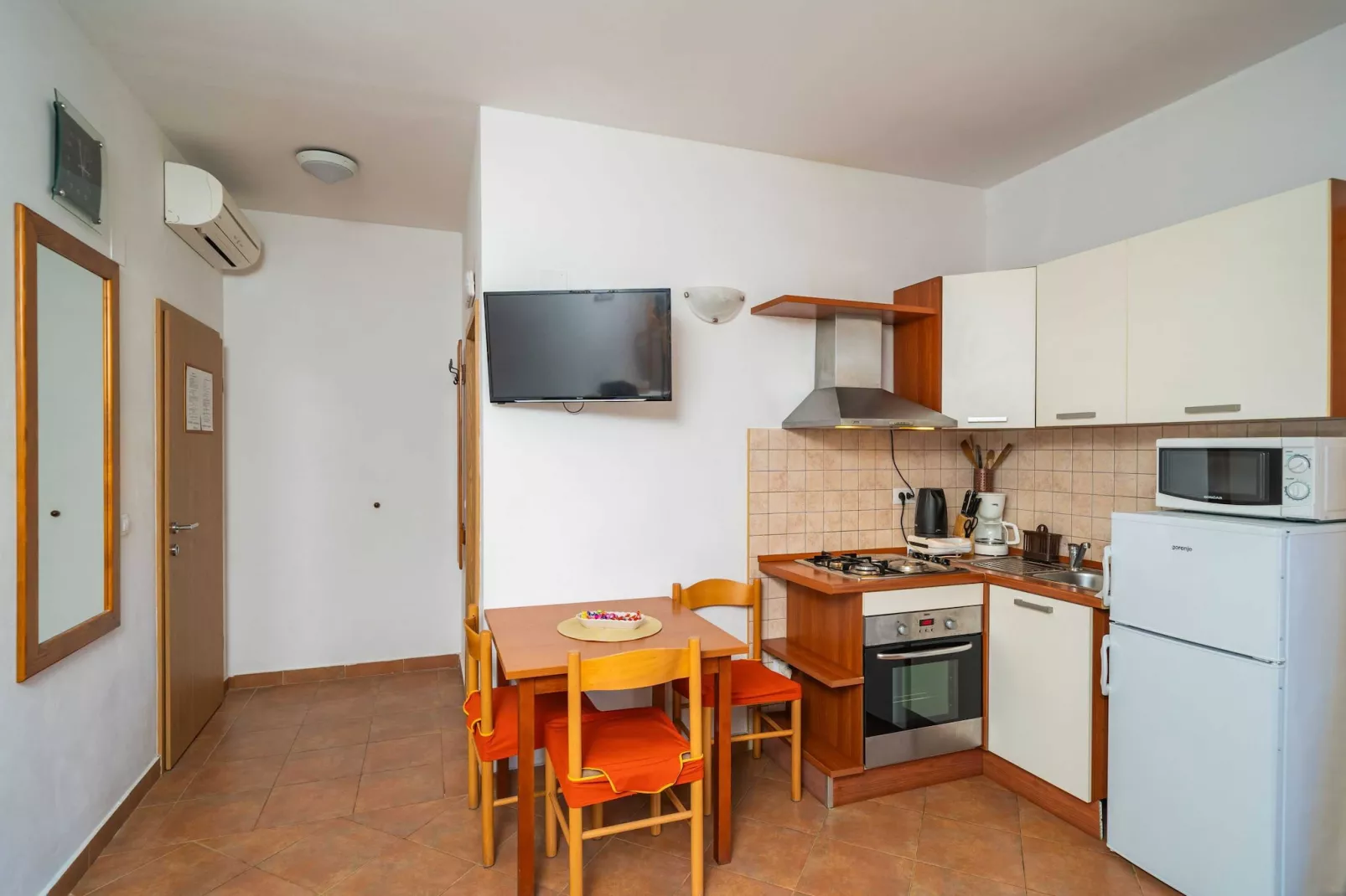 Apartments Senjo - Studio Apartment with Balcony and Garden View (Apartman 5)