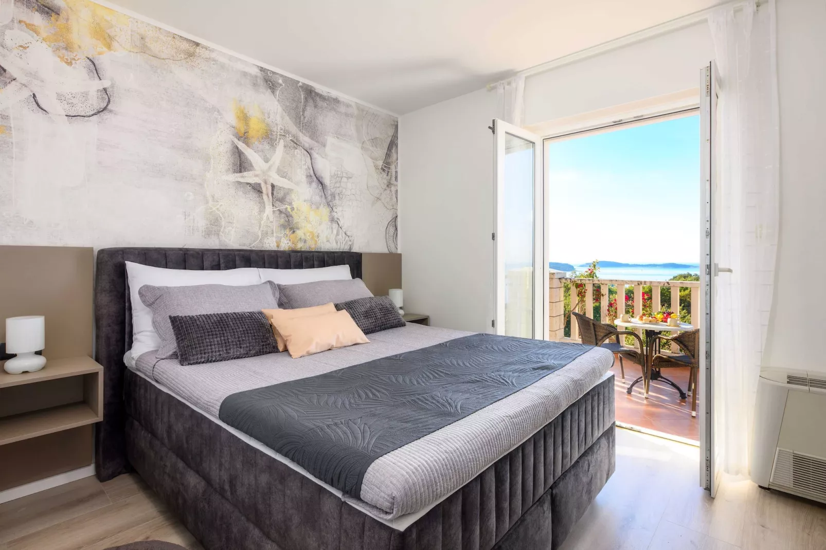 Villa Panorama Dubrovnik (S1) - Deluxe Double Room with Terrace and Sea View-Slaapkamer