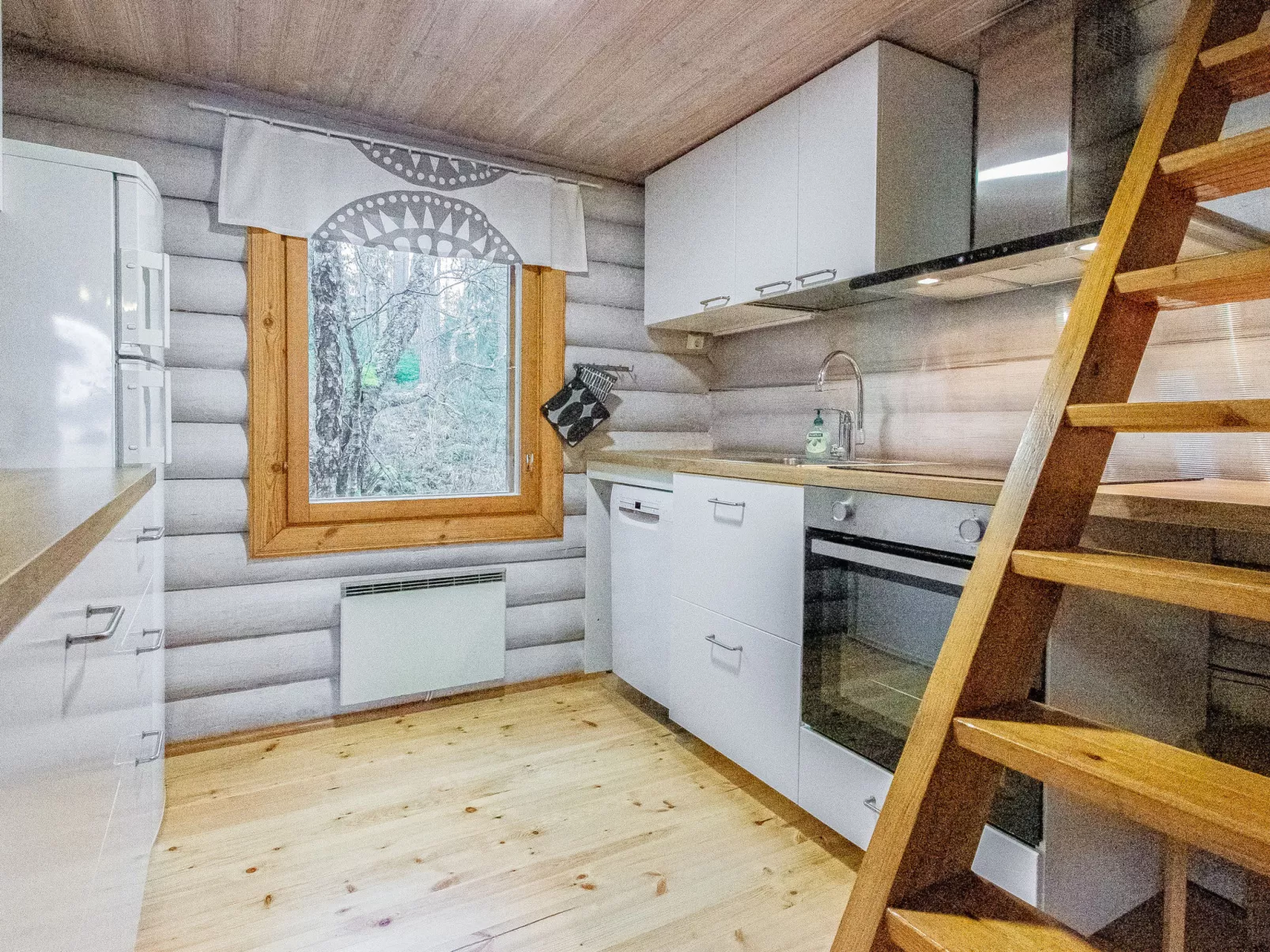 Kalliohonka - Binnen