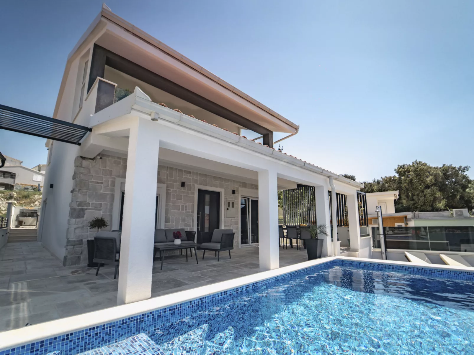 Villa Miracle in Rogoznica-Buiten