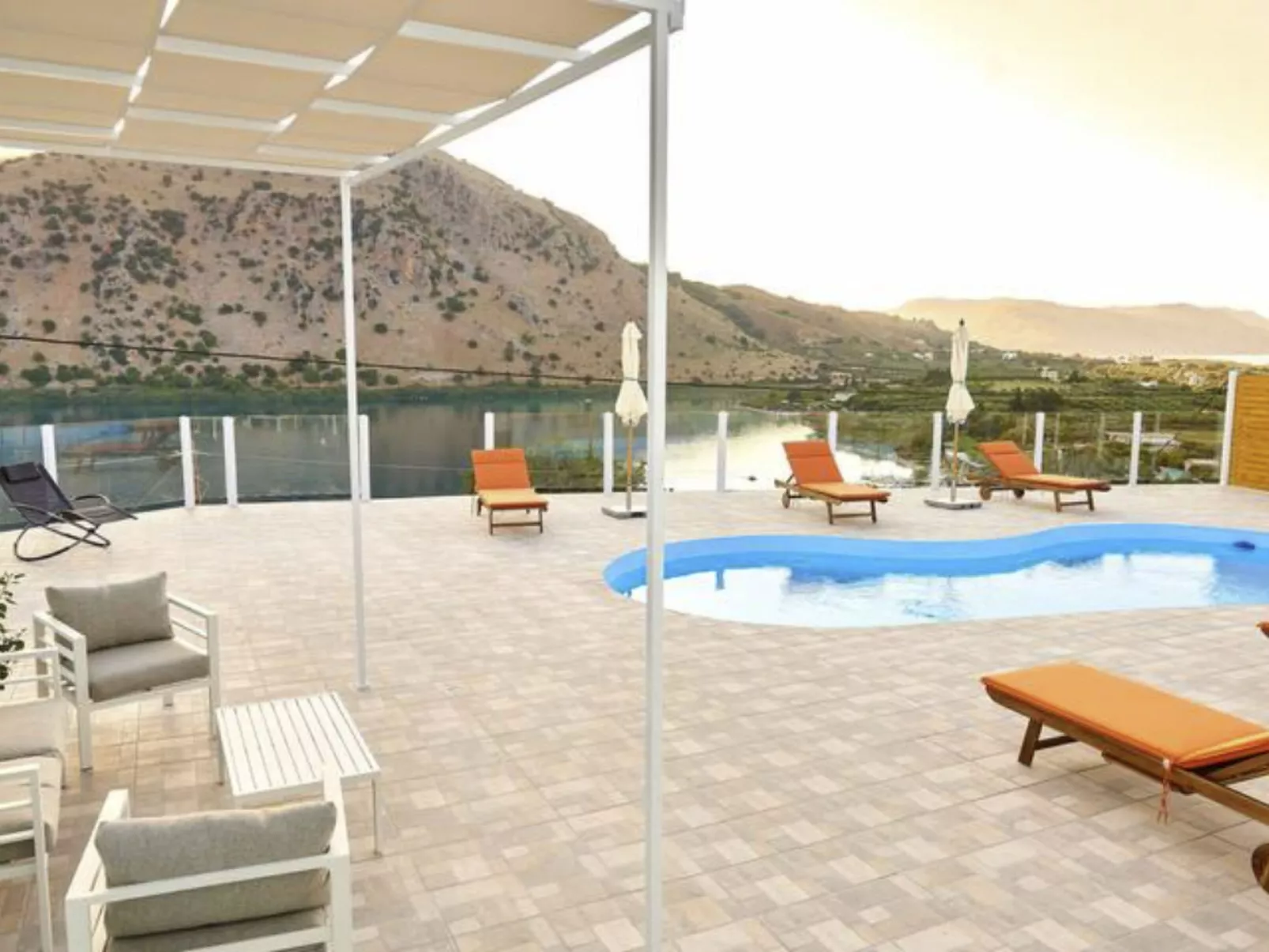 Beste familienfreundliche Villa in der Nähe des Kournas-Sees - Buiten