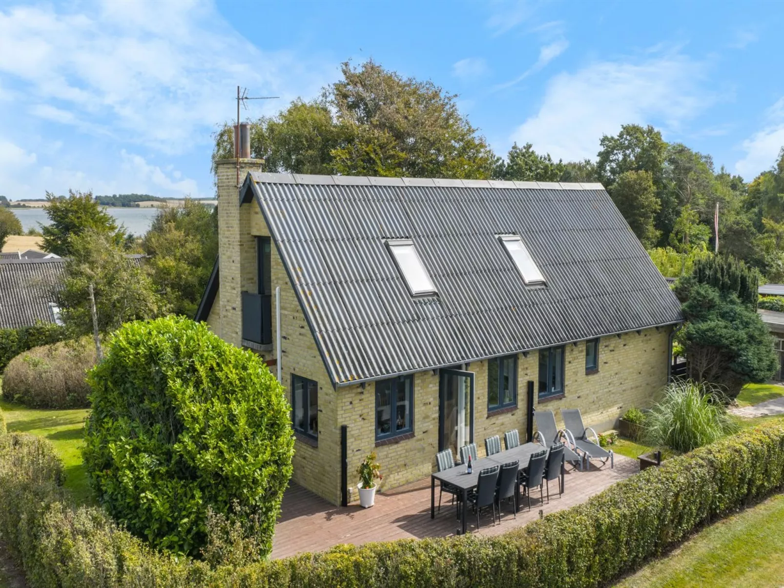 "Ina" - 210m from the sea