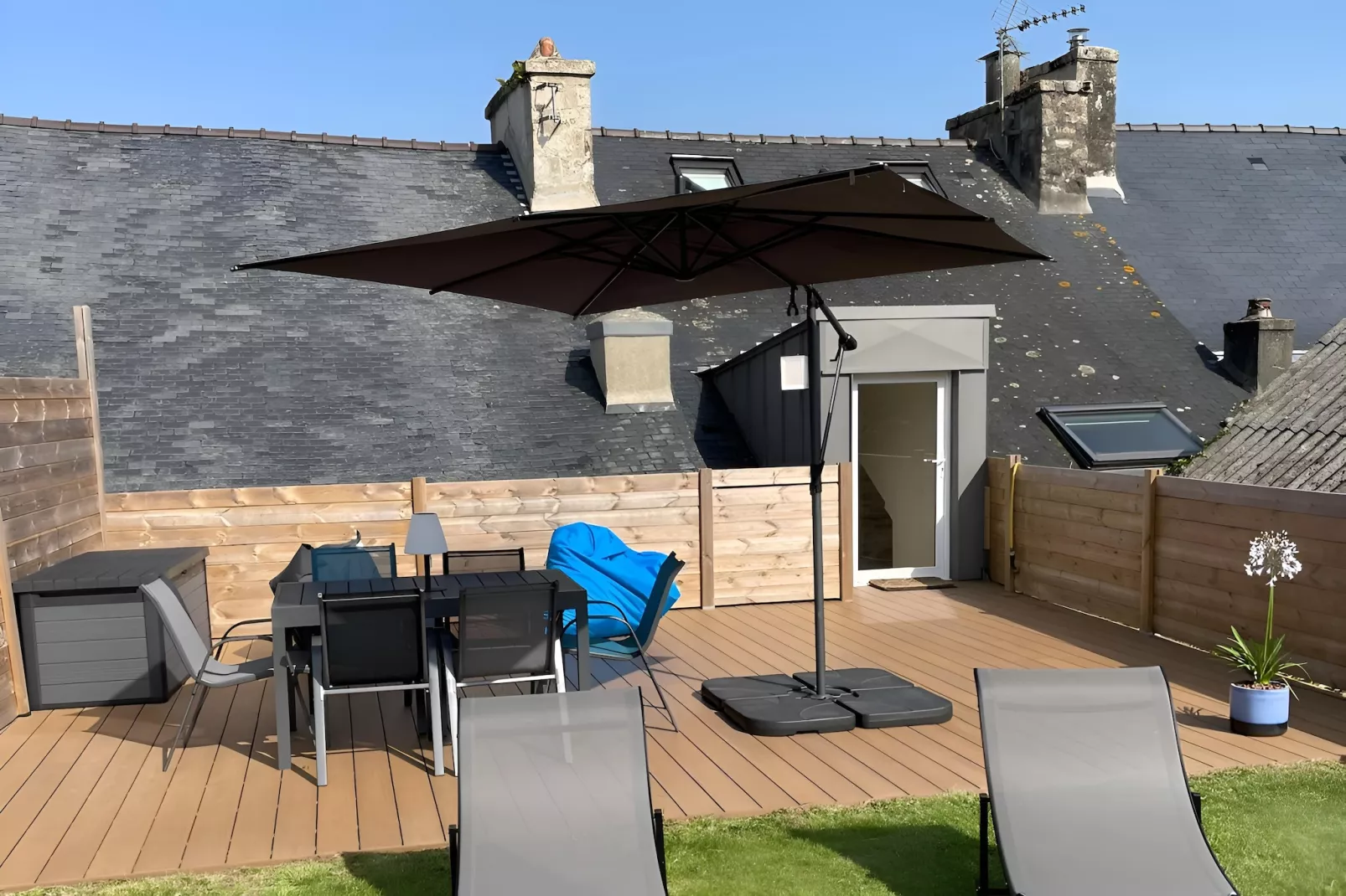 Maison de ville avec terrasse/jardin Guerlesquin