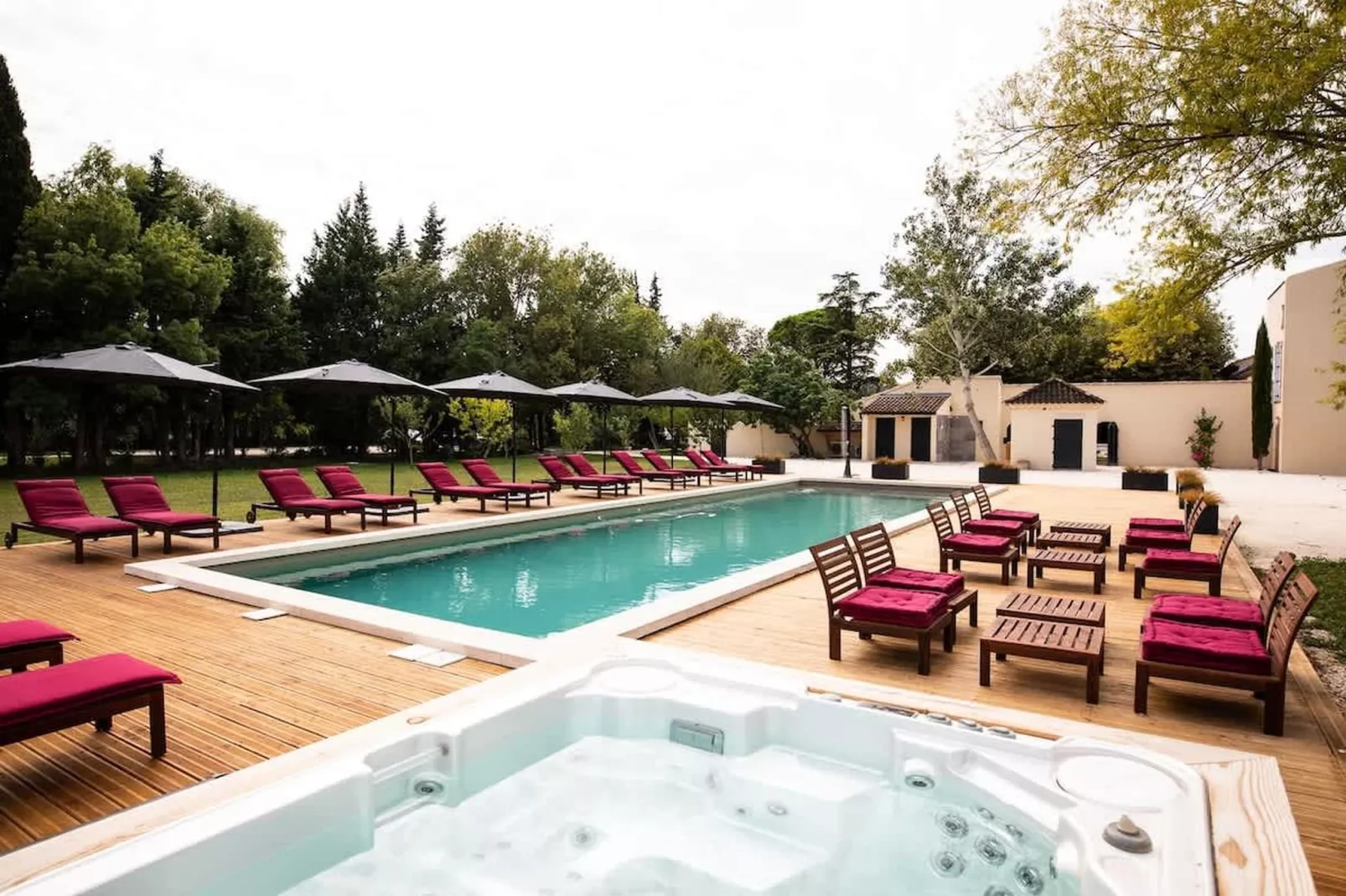 Charmant Mas Provençal avec piscine et jacuzzis