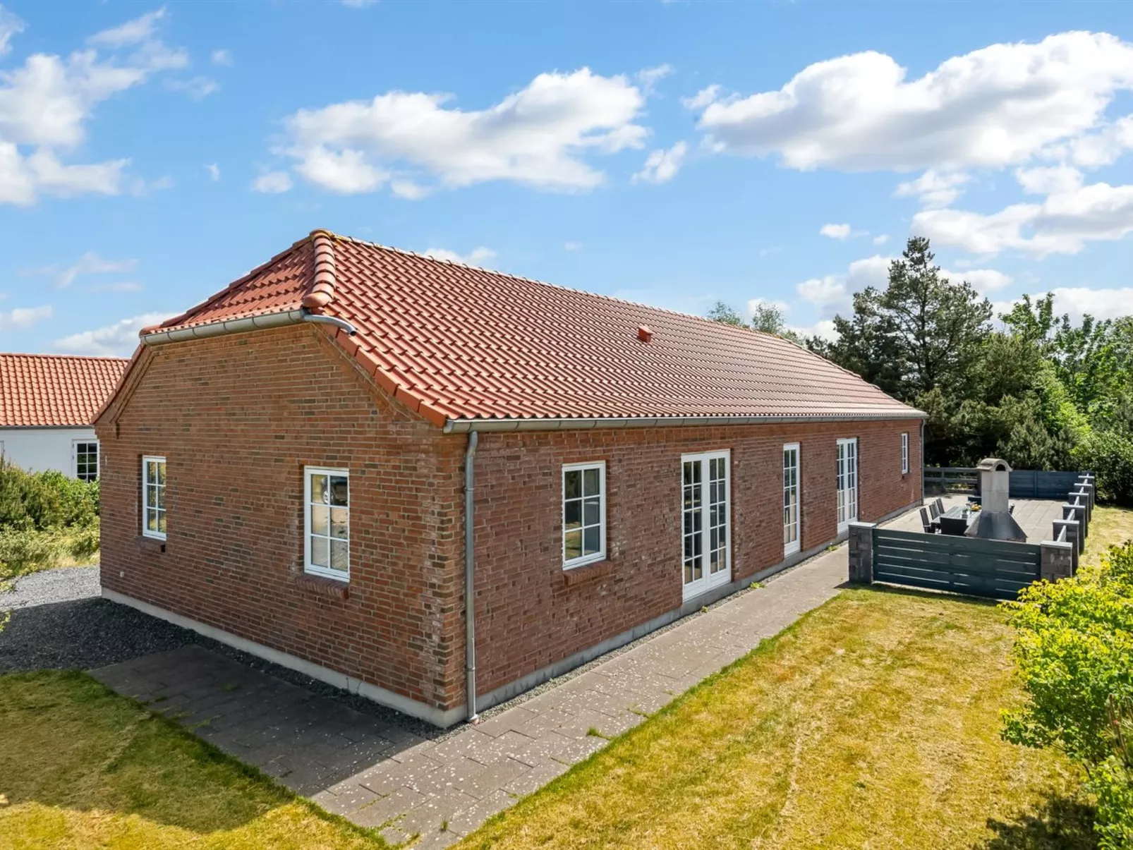 "Merit" - 3.2km from the sea