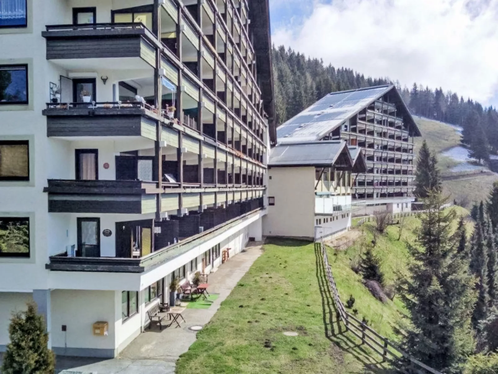 Urban & Florian Apt.67 Family