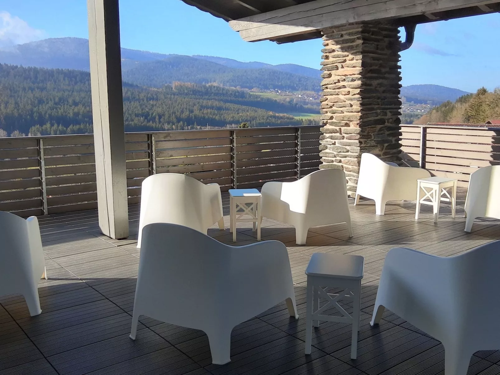 BayVista, die Bayerwald Lodge mit Bergblick