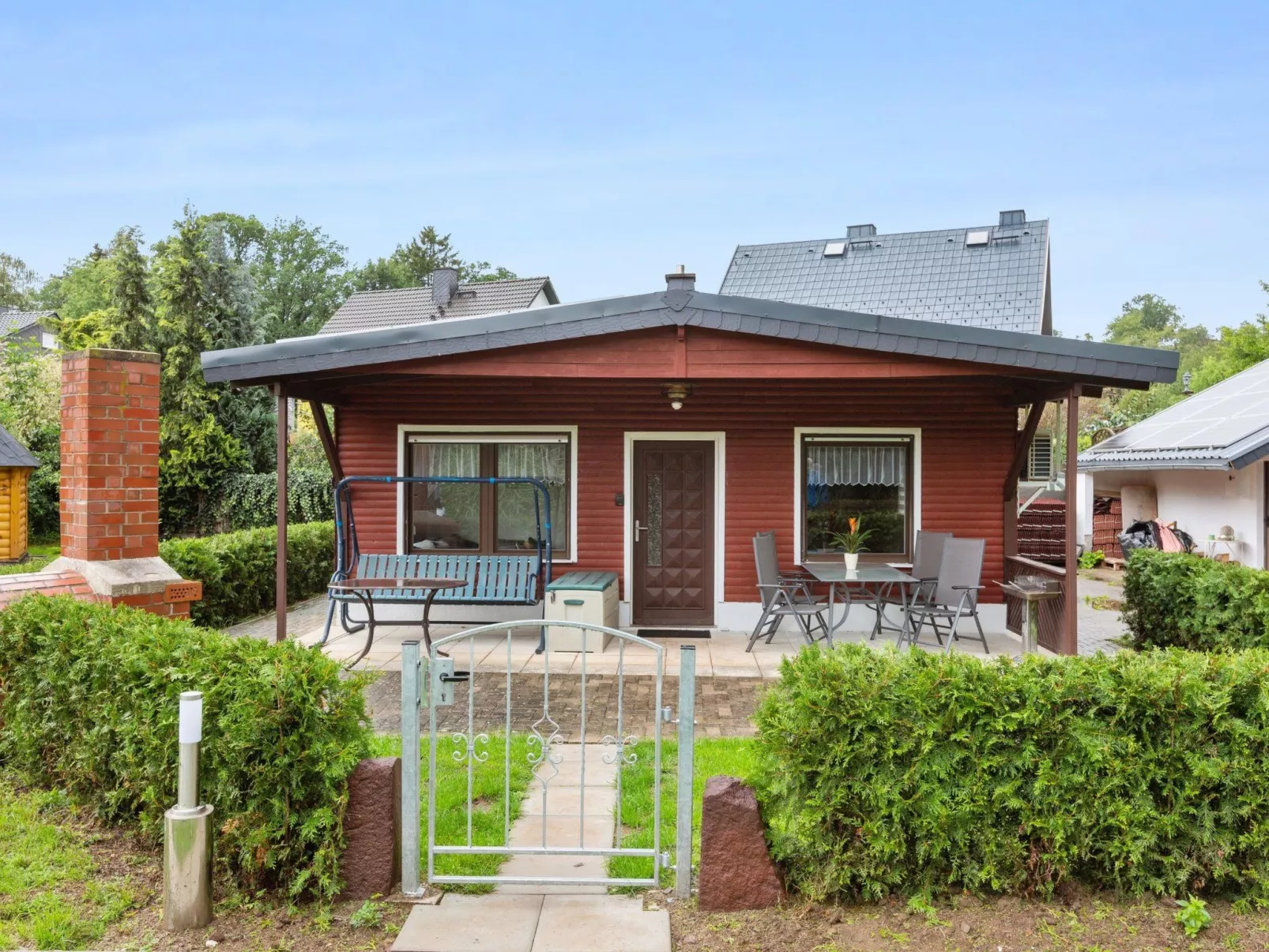 Mit naturnahen Badeteich