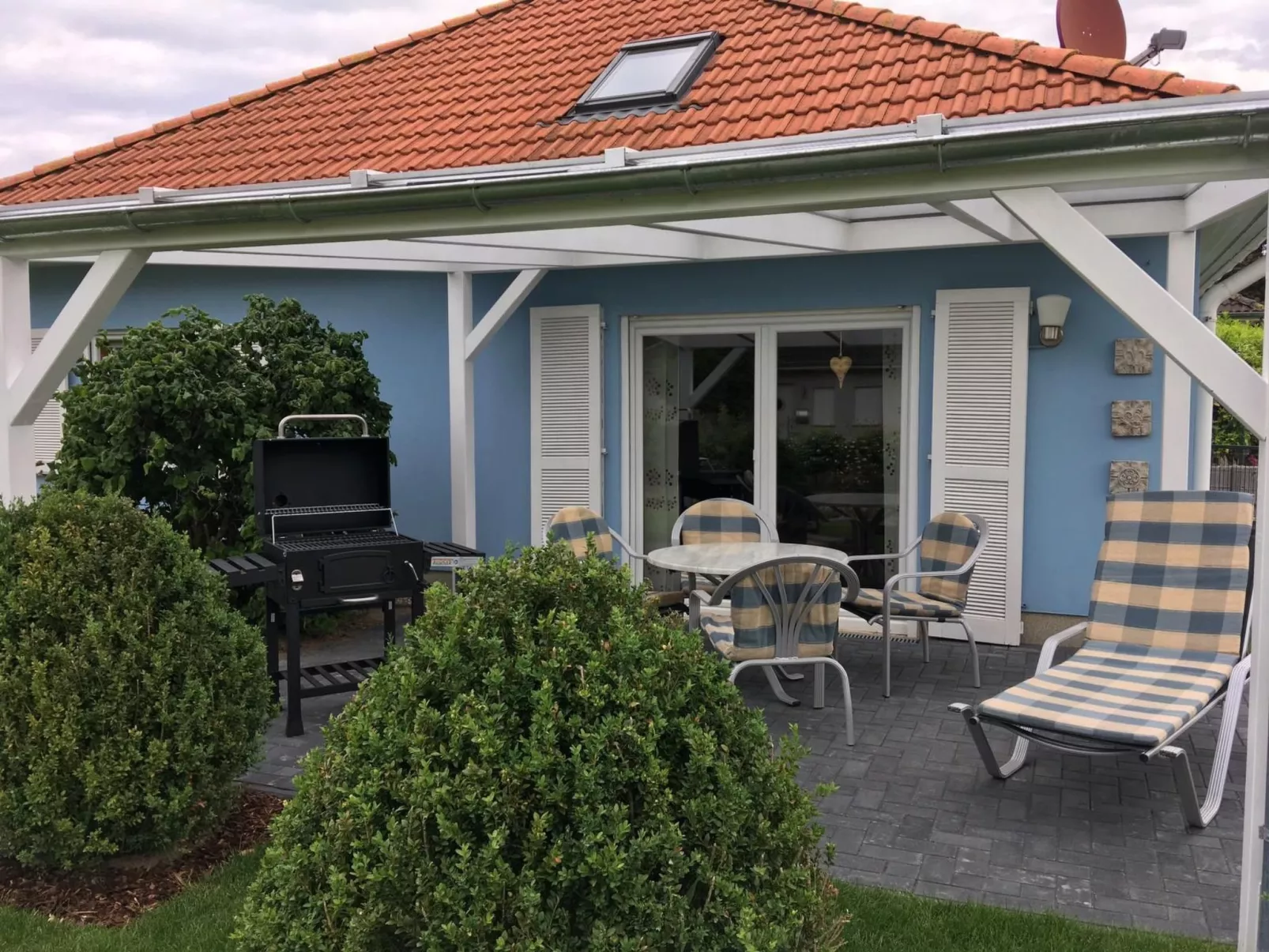In Wischuer mit Terrasse, Grill und Garten