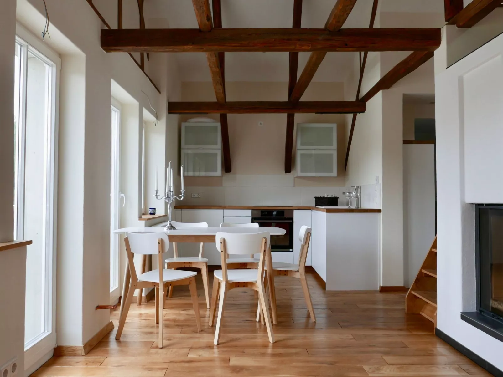 Auf 2 Etagen mit Kamin