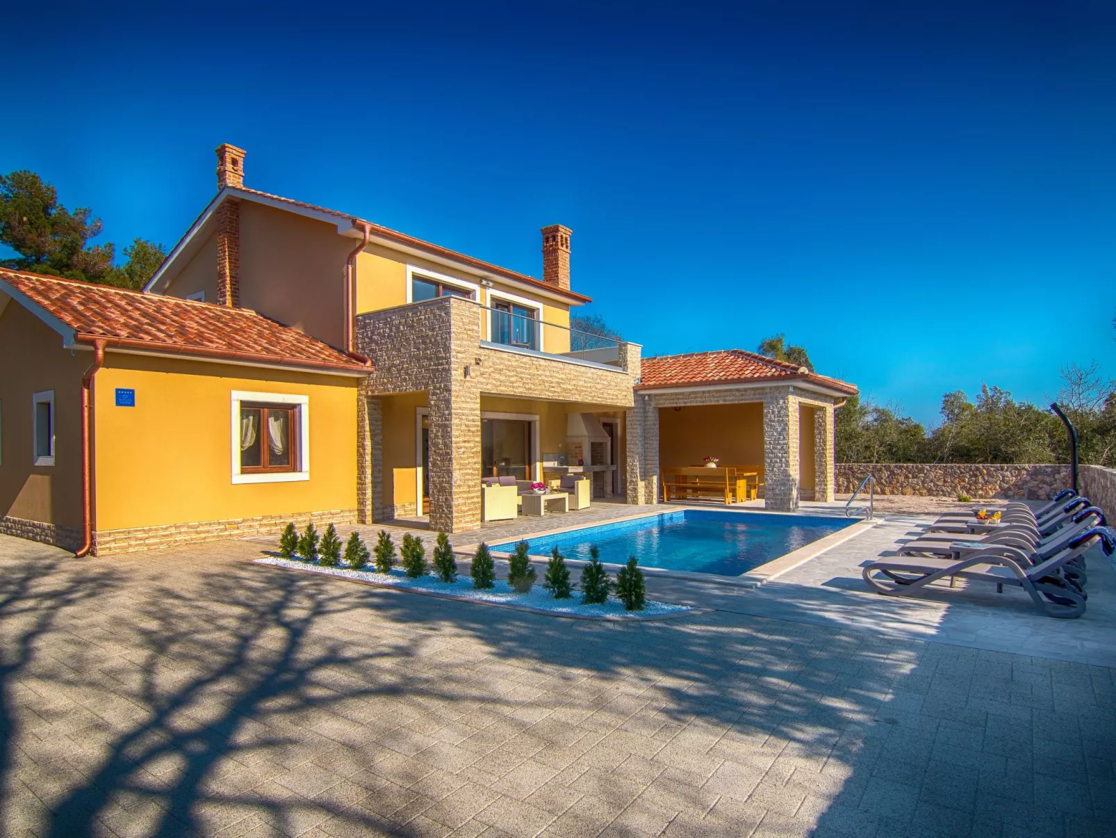 "Laura" mit Blick auf das Wasser