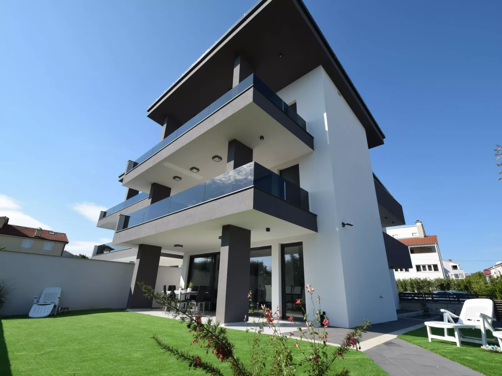 "Helena" direkt am Strand