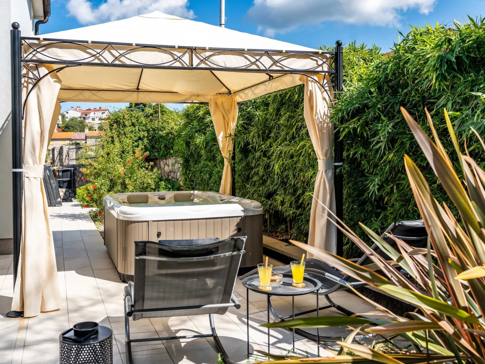 "Andrea" mit Whirlpool