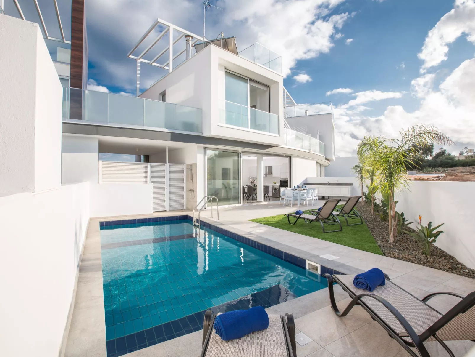 2-Schlafzimmer-Villa mit Pool, Dachgarten, Meerblick