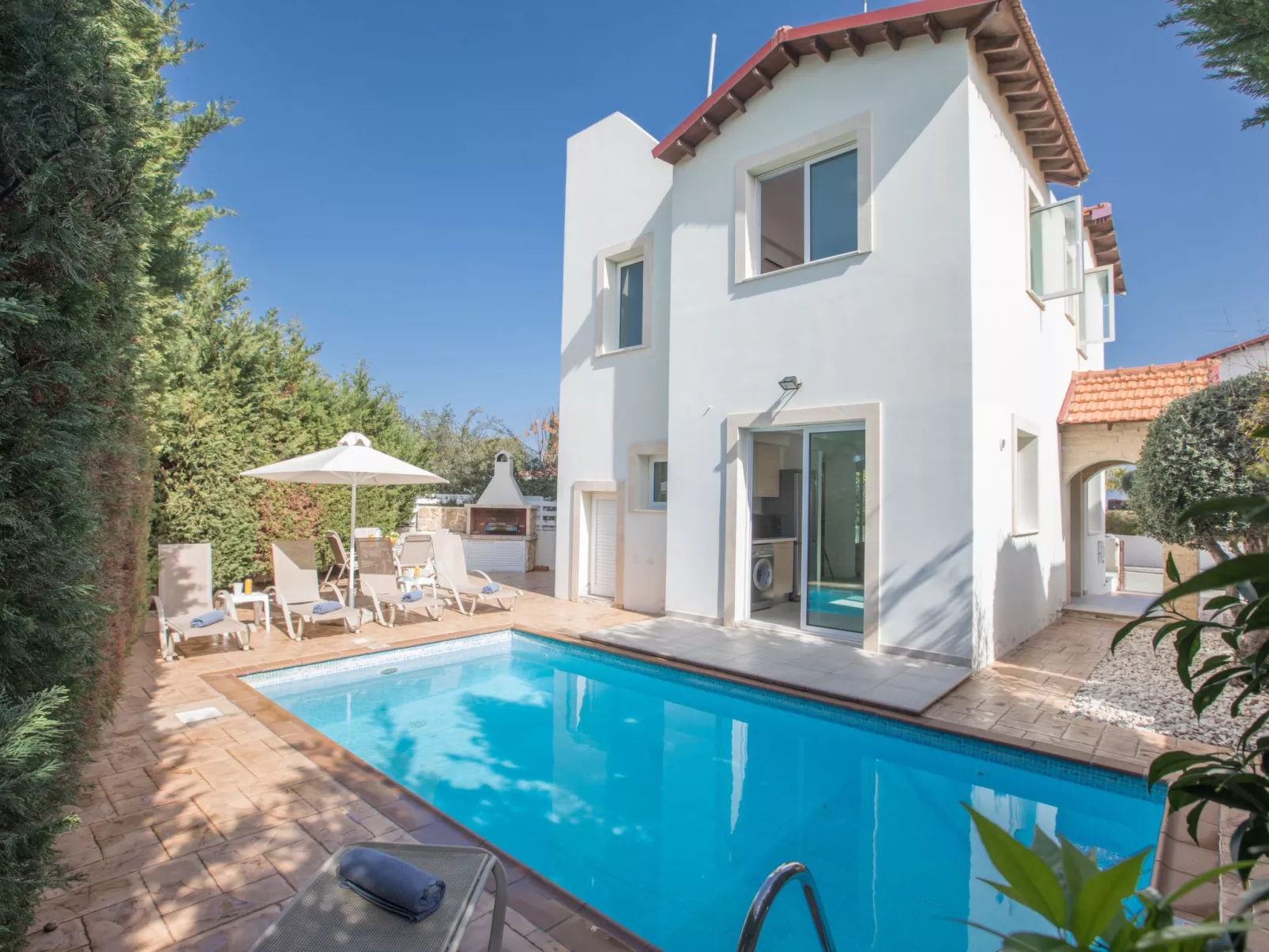 3-Bett-Villa mit privatem Pool in einer bewachten Anlage