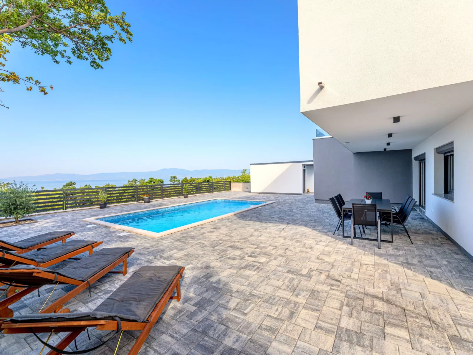 "Villa Juniperus" mit eigenem Pool