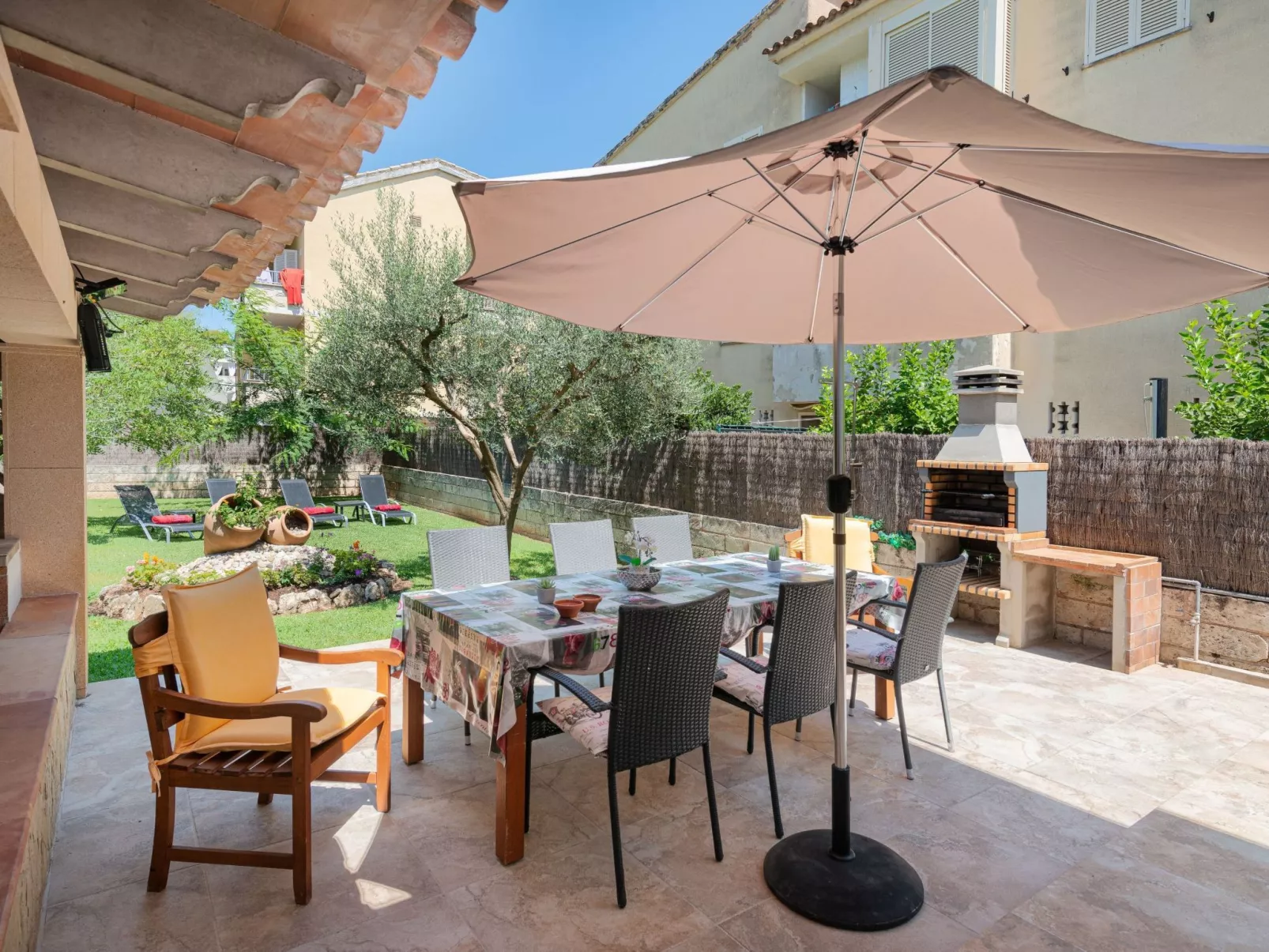 Stilvolle Villa mit Terrasse und Nähe zum Strand