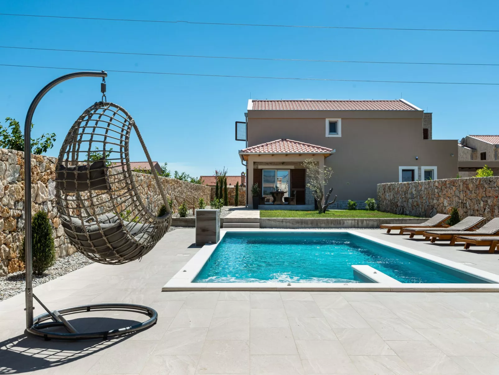 Neue Luxusvilla mit Schwimmbad, Sauna