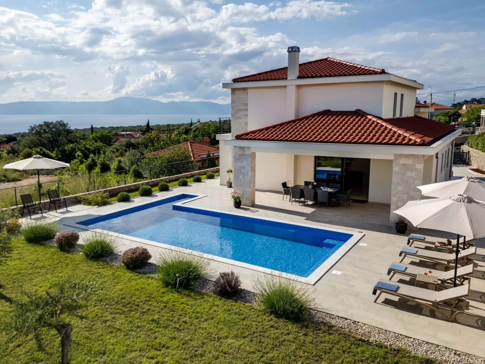 Schone Villa mit Pool, Meerblick, Strand