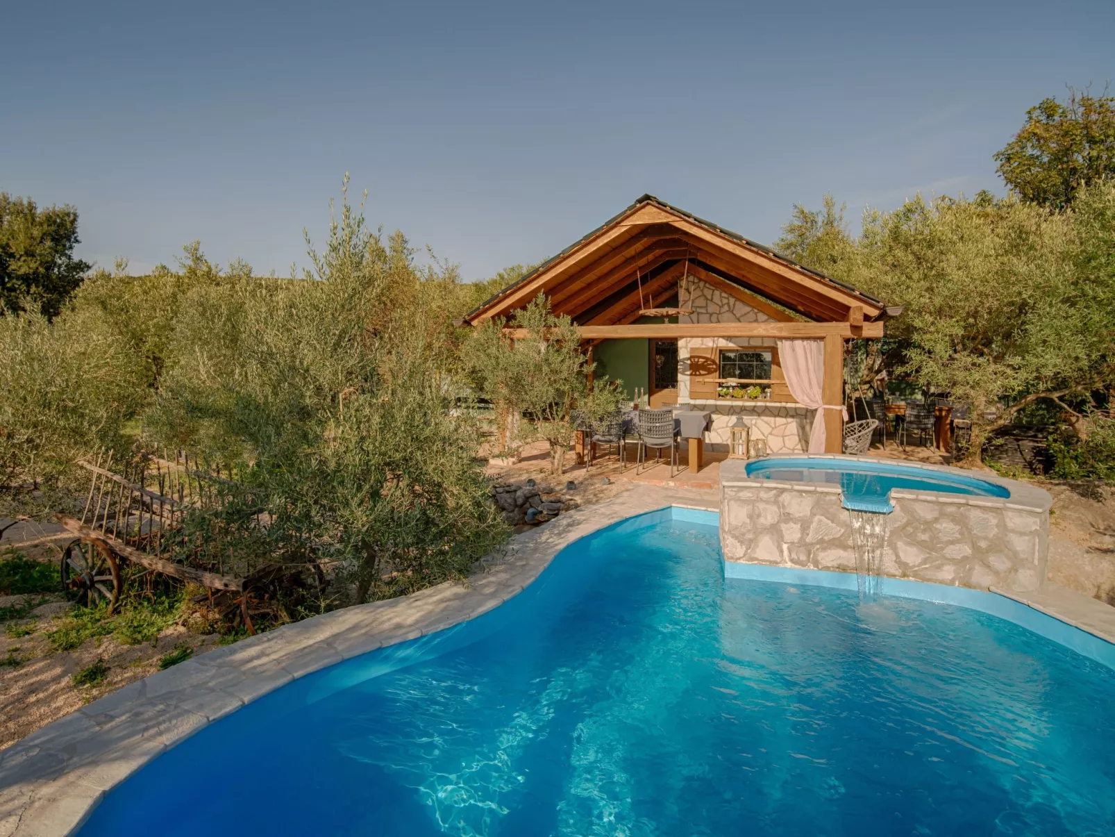 Haus mit Pool, 50 Meter vom Meer entfernt