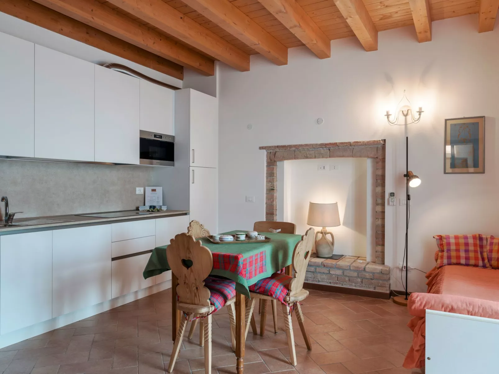 Zweizimmerwohnung mit zwei Einzelbetten und Schlafsofa