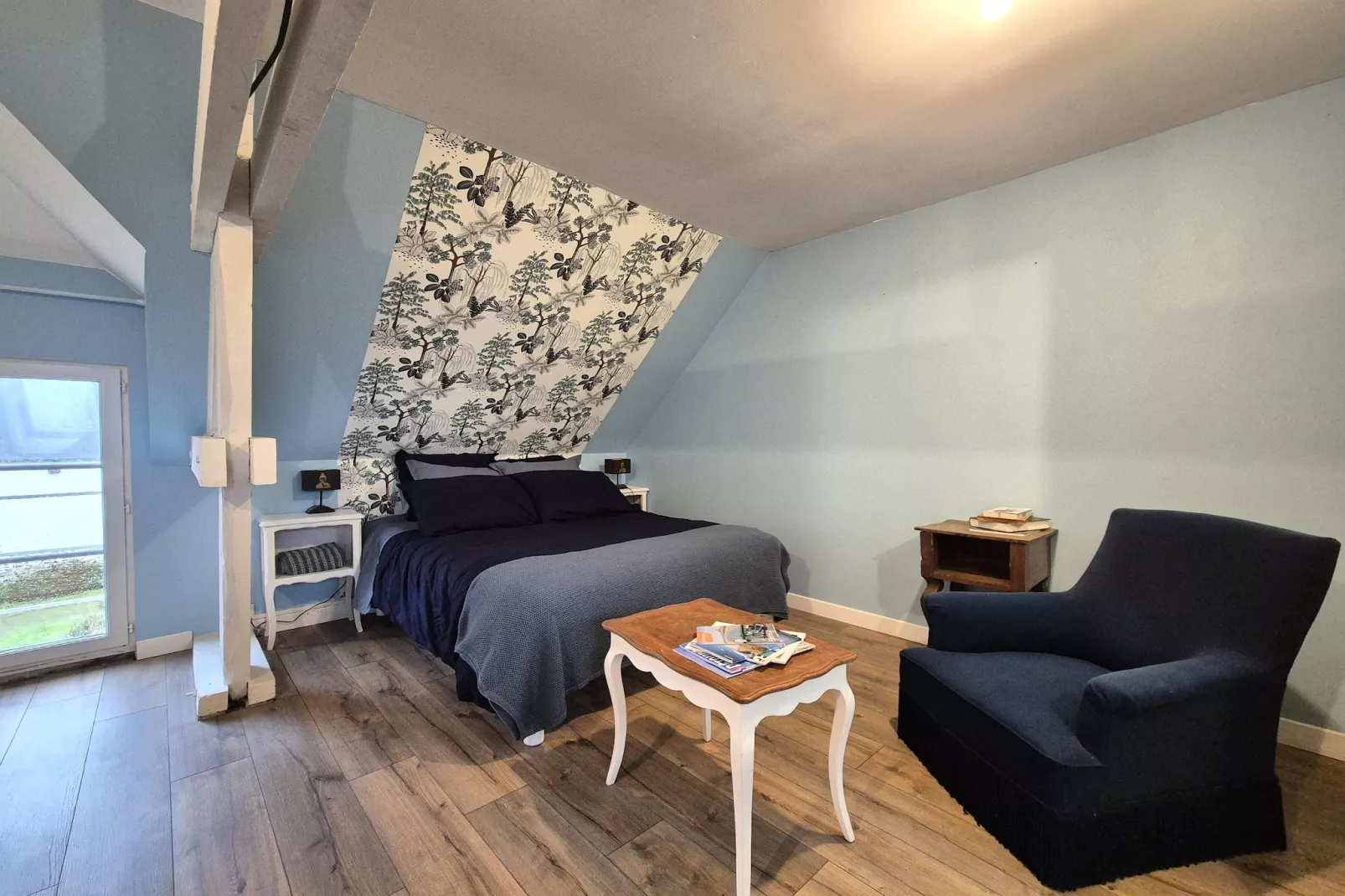 Studio au 1er étage