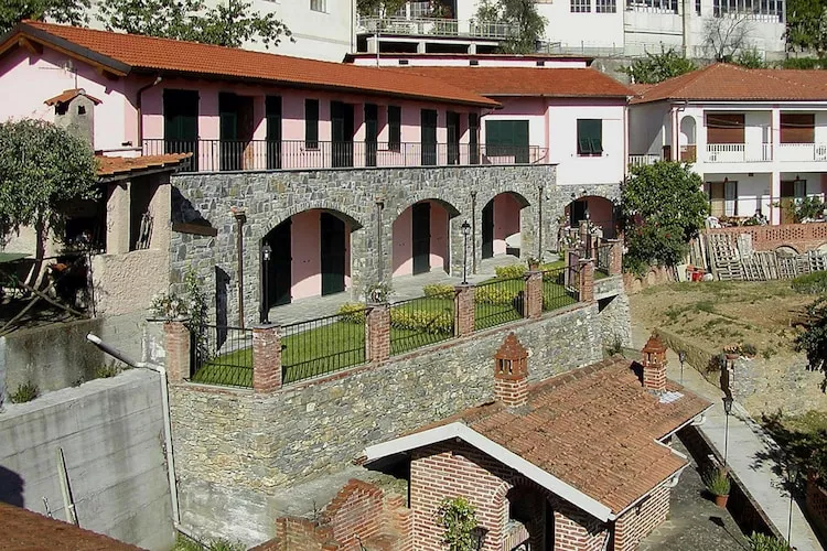 Agri-tourism Borgo Ameno Casanova Lerrone M4 / A4