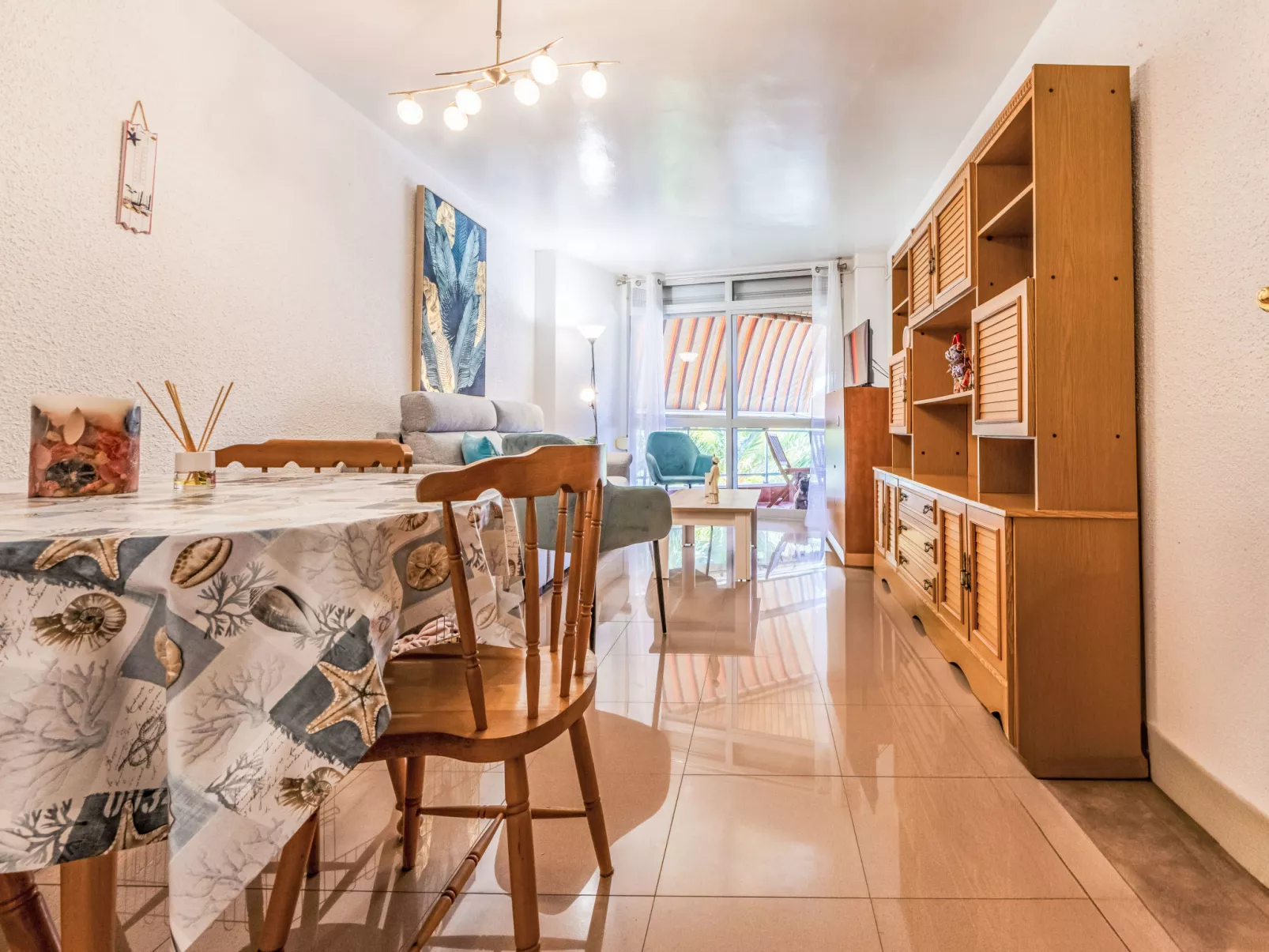 Sol España - Binnen