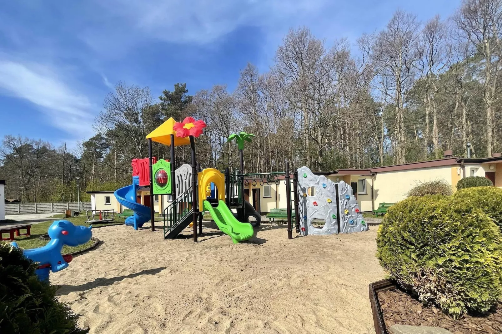 Domki wakacyjne JAROSZOWIEC domki 1-pokojowe Łazy - Parkfaciliteiten