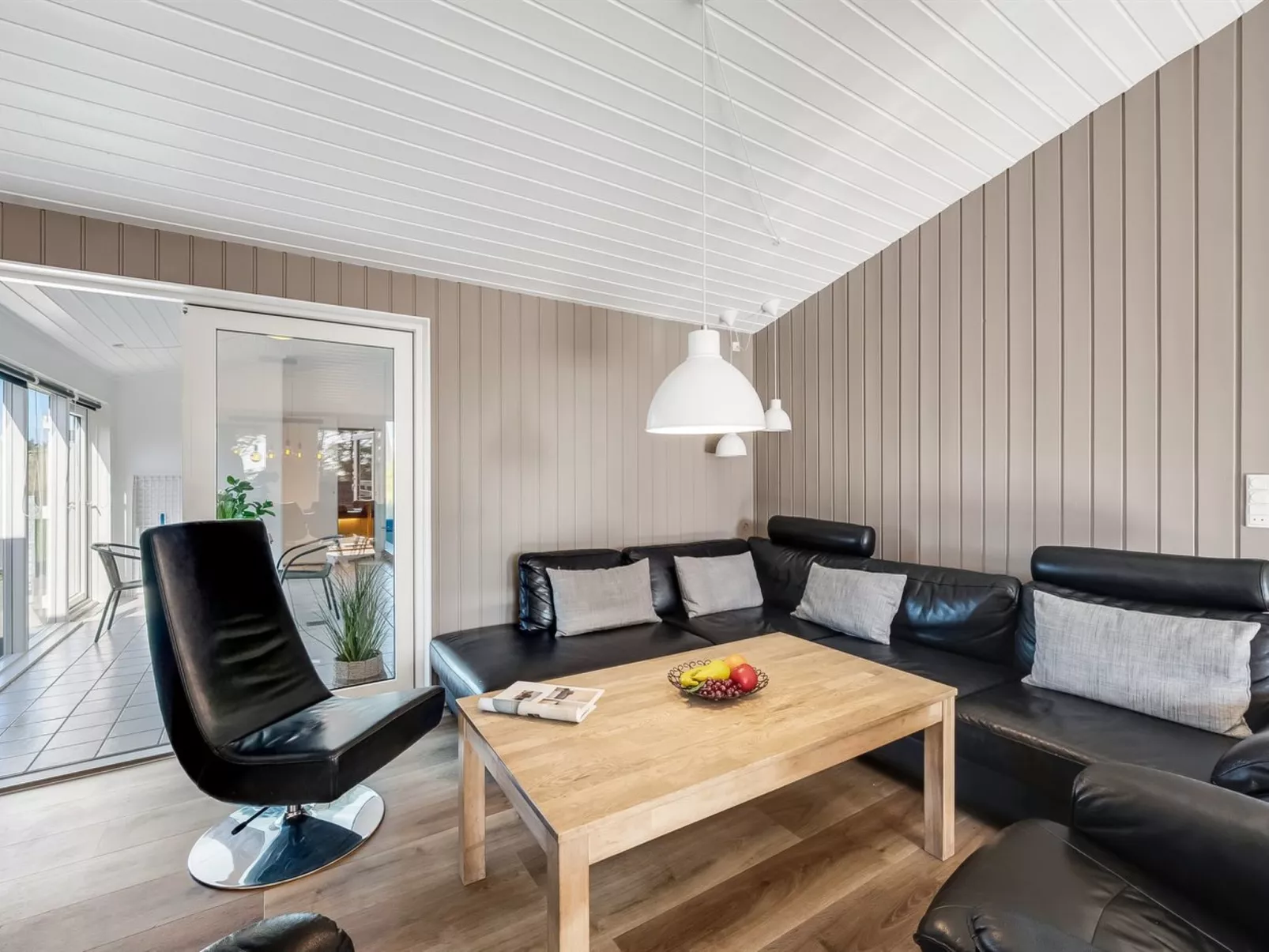 "Agnes" - 900m from the sea