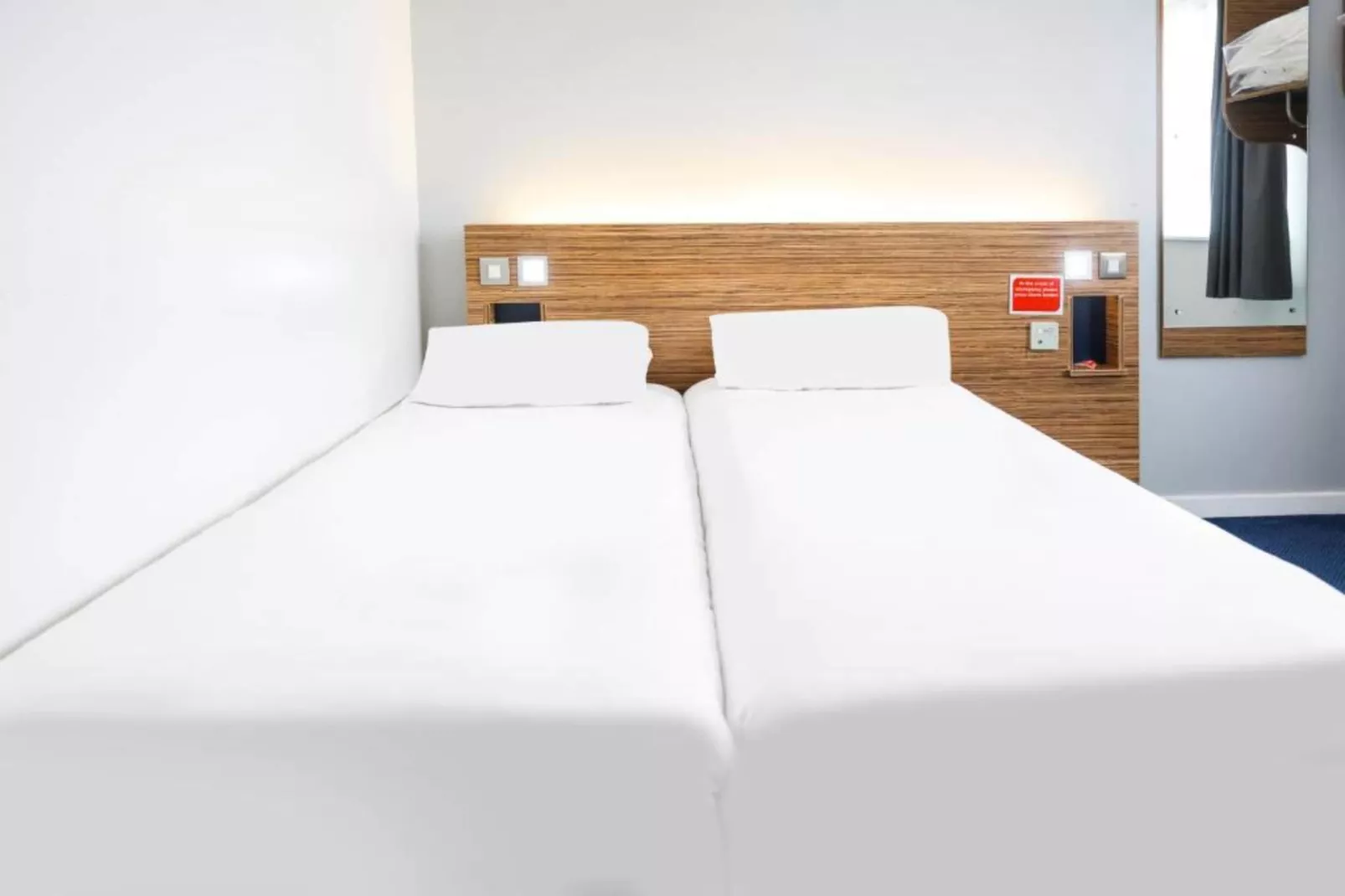 UA Twin Wet Room-Slaapkamer