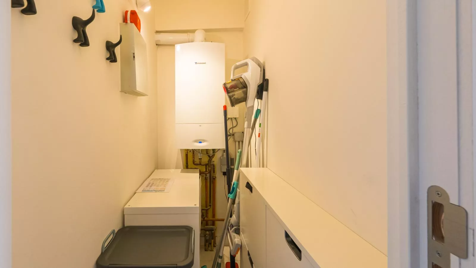 Jamani - 0101-Binnen