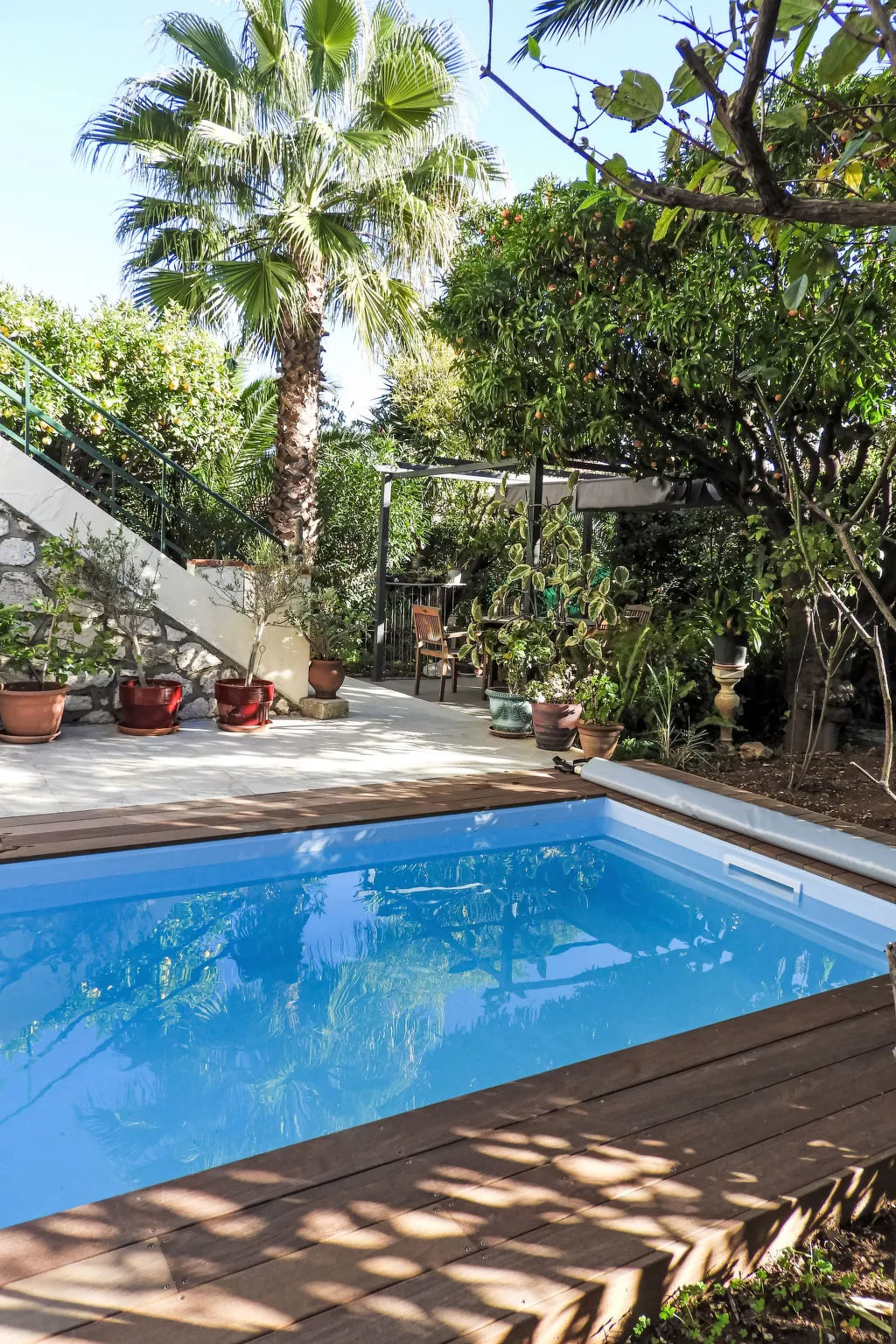 Wohnung "Les roses" auf einem eingemauerten Grundstück - Buiten