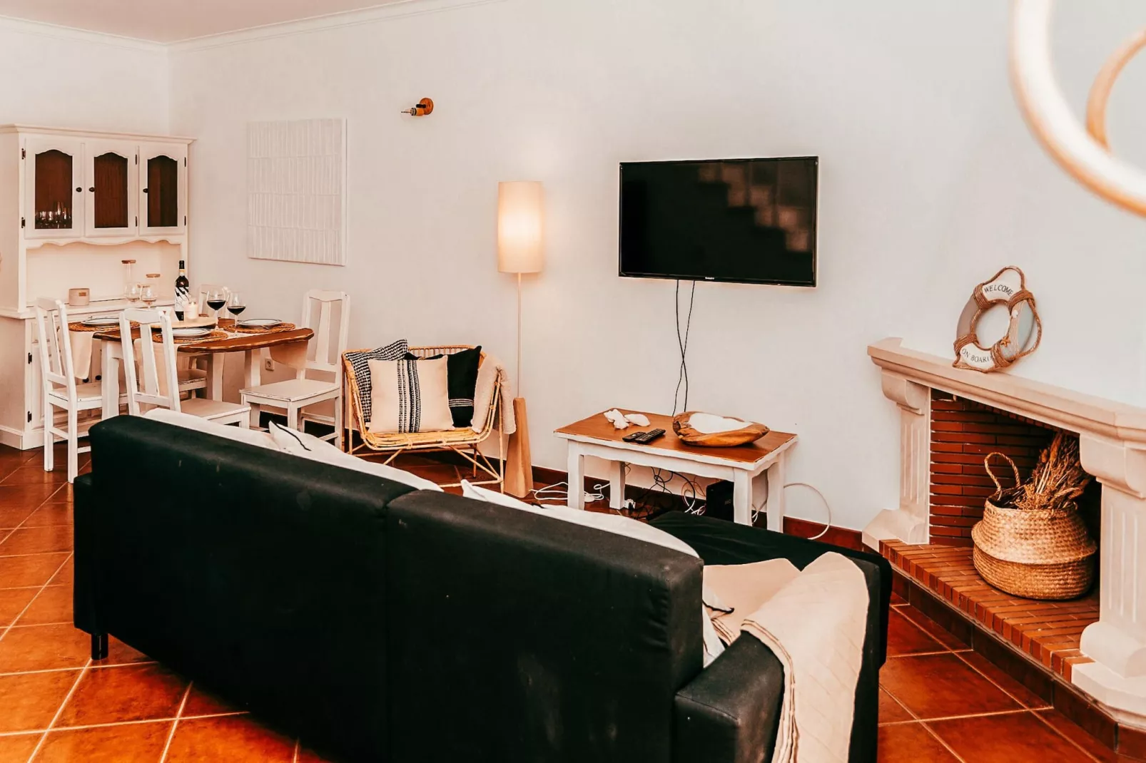 Altura Beach Villa by GT House