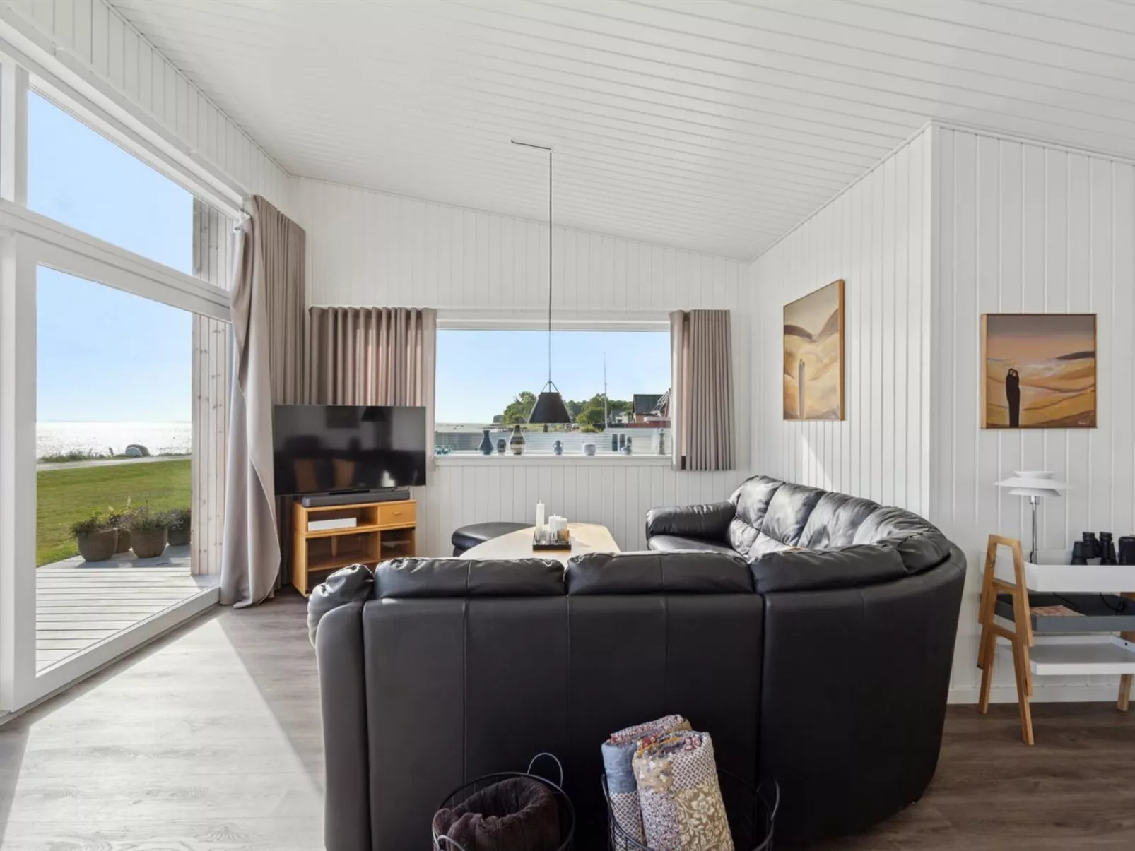 "Eljas" - 10m from the sea