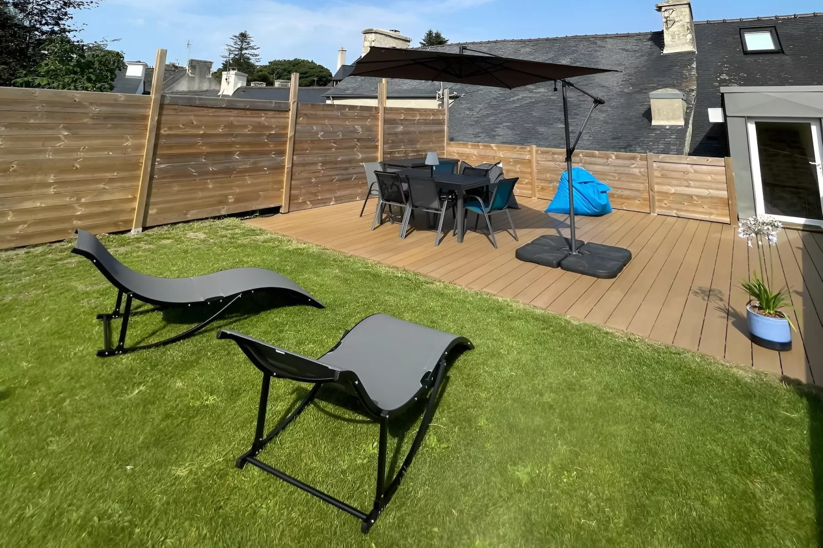 Maison de ville avec terrasse/jardin Guerlesquin