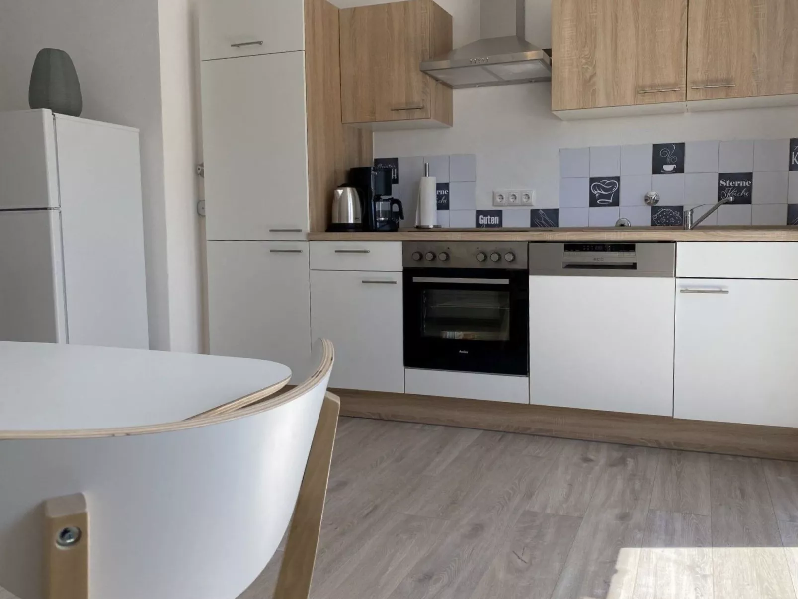 SAD151 Moderne Monteurwohnung mit Balkon