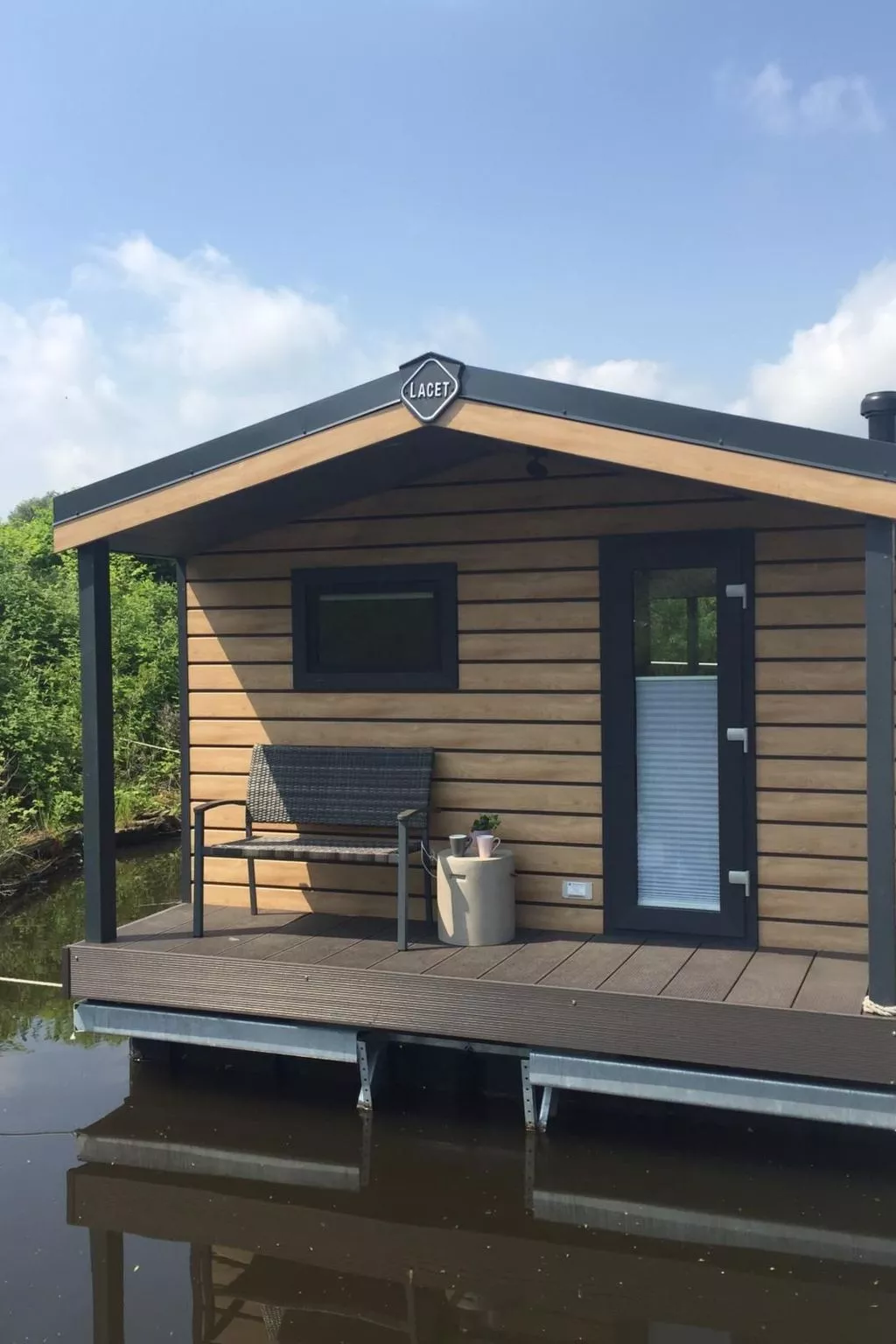 Hausboot KHT 1 Lacet mit Elektrokamin im Salon, 1 Schlafraum, Küche, Duschbad m